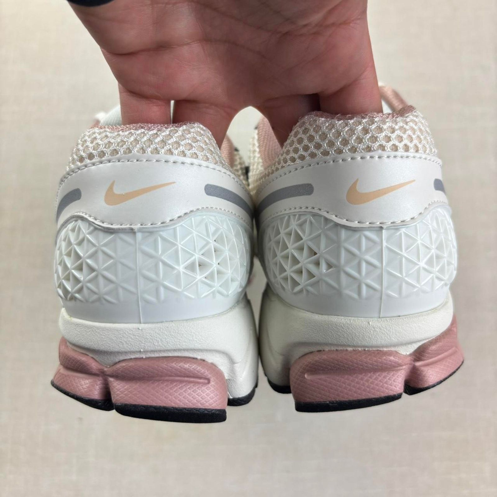 Nike 🐷 2025 Nike Zoom Vomero 5 “Sail Particle Pink” 9W Size US 9 / IT 39 - 6 Thumbnail