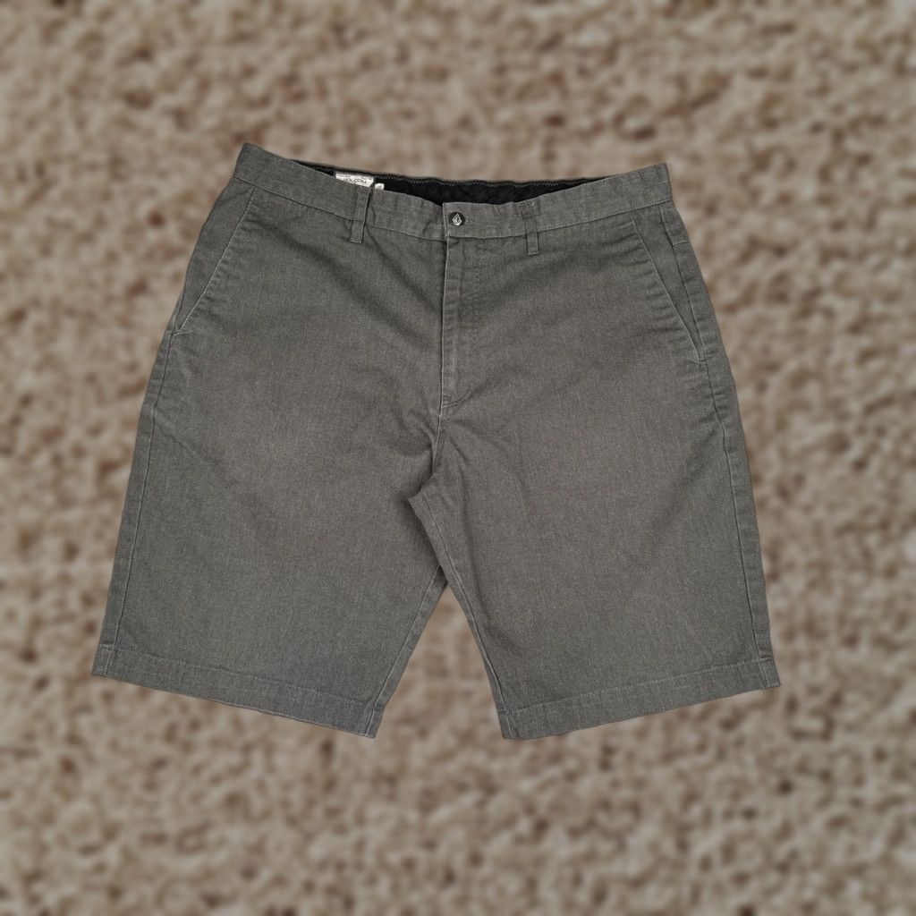 Volcom Volcom Mens 36 Gray Canvas Chino Shorts Flat Front Inseam 11 Casual Summer Skate Pockets Relaxed Fit Regular Rise Mid Vintage No Size US 36 / EU 52 - 1 Thumbnail