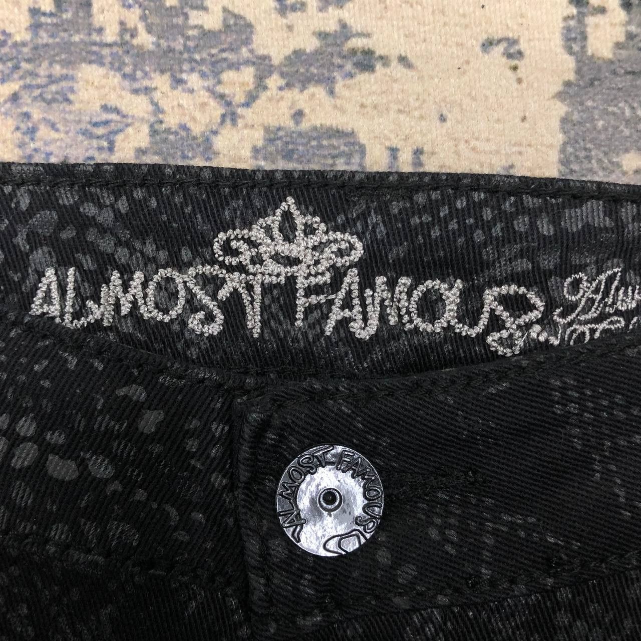 Almost Famous P787 ALMOST FAMOUS SNAKE SKIN MOTIF SKINNY JEANS Size US 32 / EU 48 - 7 Thumbnail