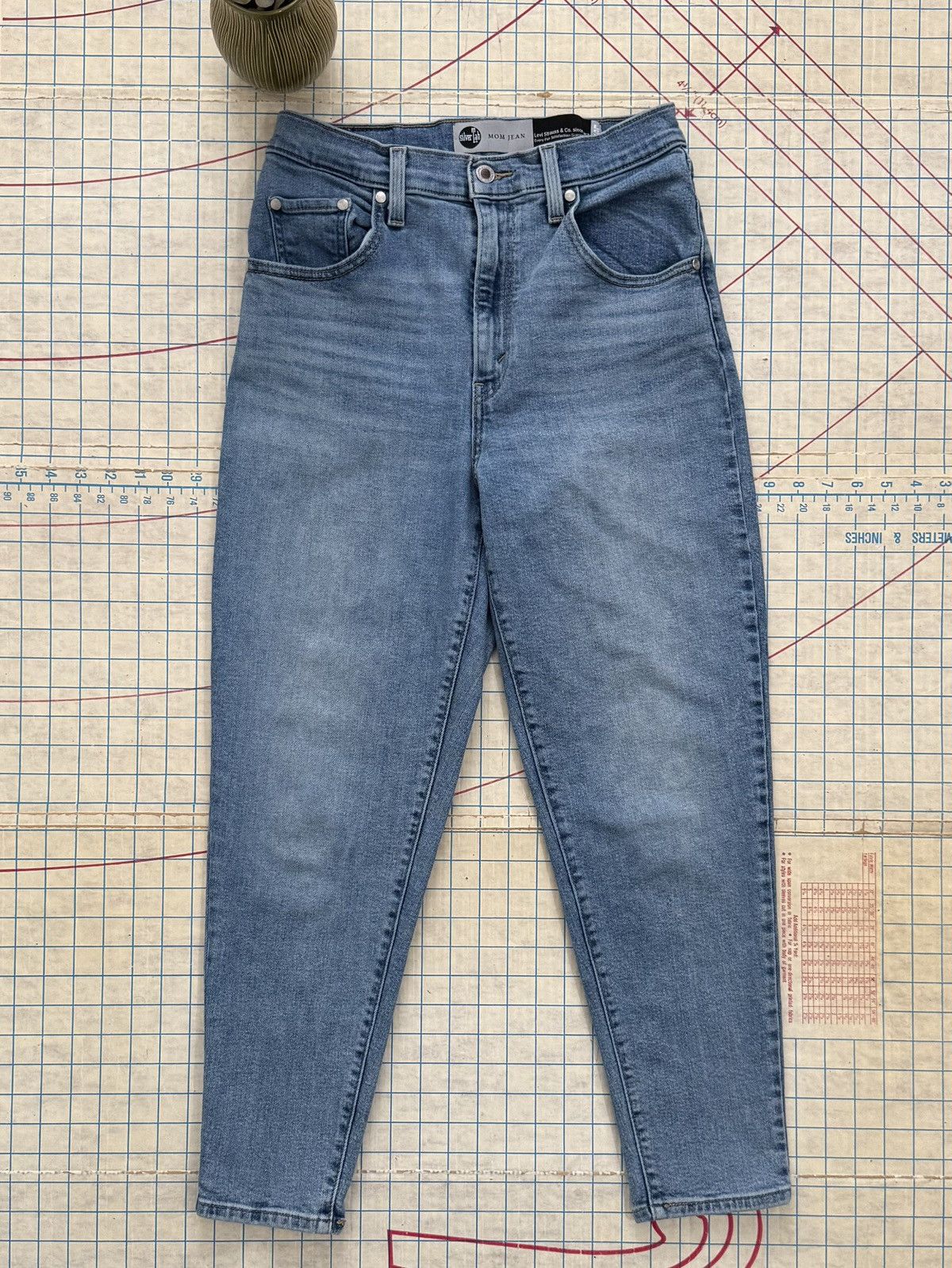 Levi's Levi’s Silver Tab Mom Jeans Women’s Size 29 Light Wash Size 29" - 1 Thumbnail