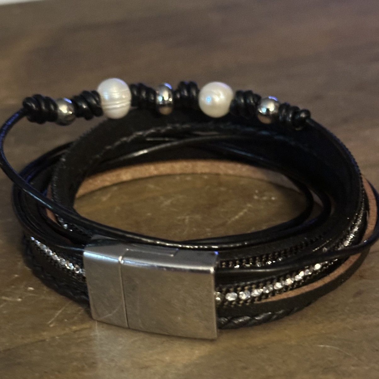 Other Multi strand layered pearl and rhinestone leather bracelet Size ONE SIZE - 4 Thumbnail