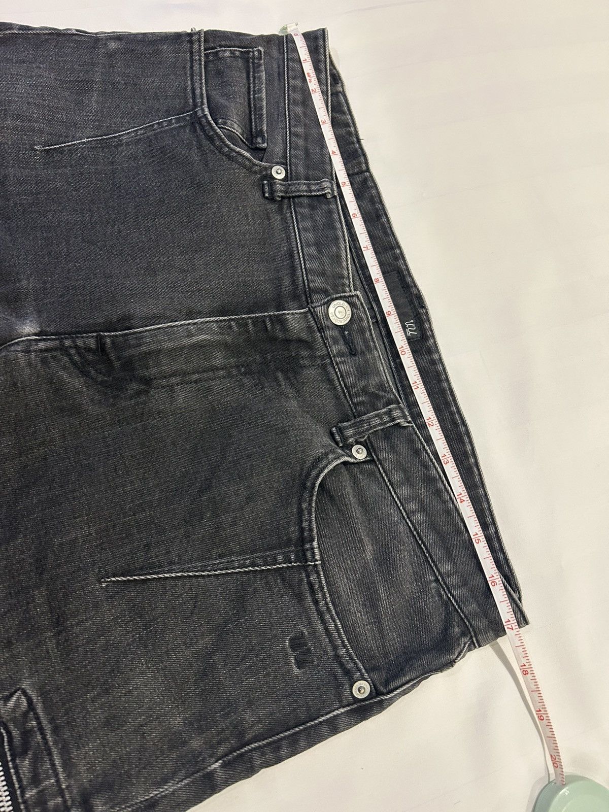 Undercover × Uniqlo Uniqlo Undercover Zippered Cargo Pocket Denim Short Pants Size US 34 / EU 50 - 13 Thumbnail