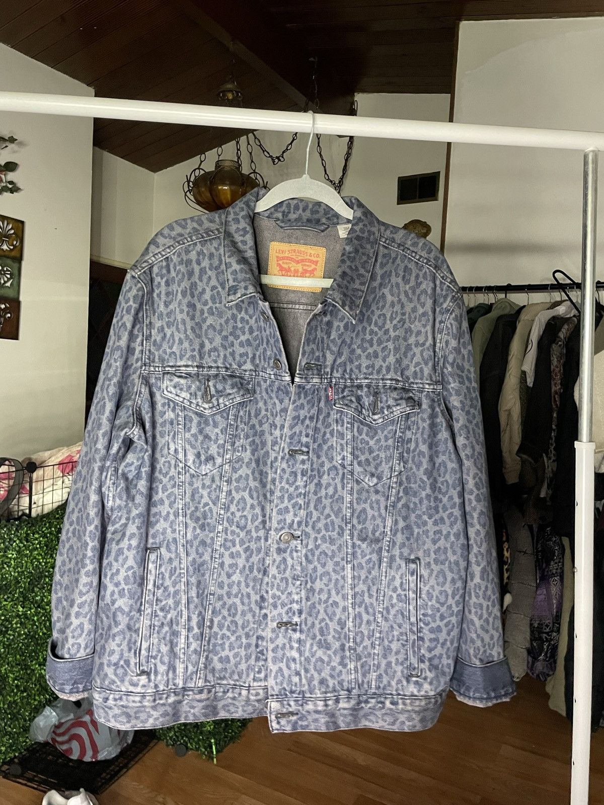Levi's Levis cheetah print jean jacket Size US XL / EU 56 / 4 - 1 Thumbnail
