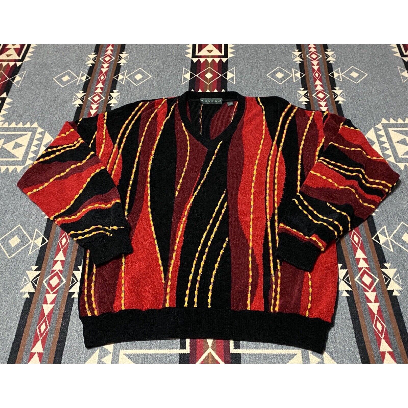 image of Vintage Tundra Woman's Size L Long Sleeve Multi-Color Pullover Sweater Red VTG T66 in White, Women'