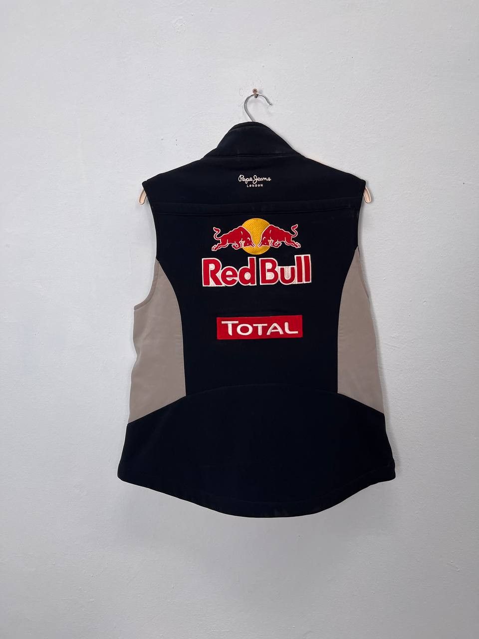 Other F1 Red Bull Racing Supply Pere Pere Vest M REDBULL Size US M / EU 48-50 / 2 - 4 Thumbnail