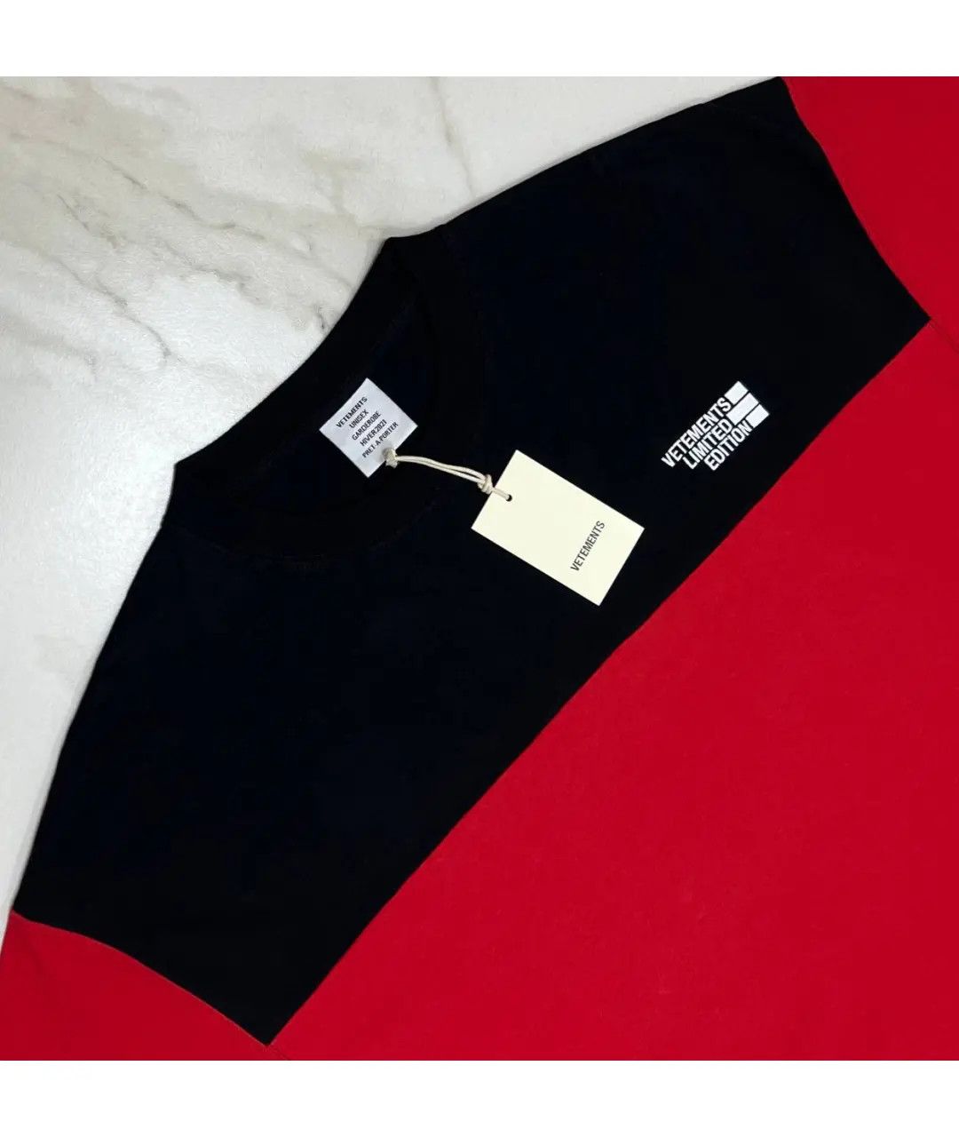 Vetements o1y0924 T-Shirt in Red/Black Size US XS / EU 42 / 0 - 2 Thumbnail