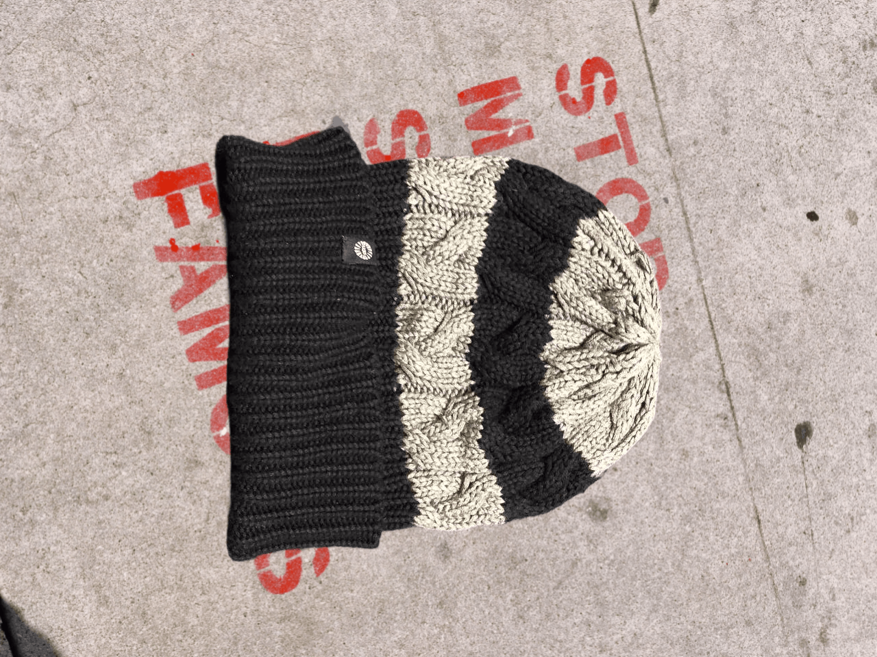 Ugg Streetwear Knitted Hat Logo UGG Y2K Vintage Size ONE SIZE - 1 Thumbnail