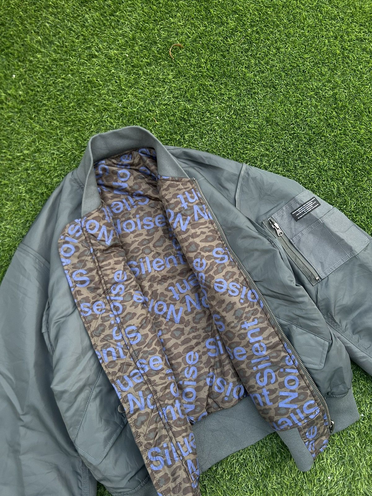 GU × Undercover GU x Undercover Reversible MA-1 Bomber Jacket "Silent Noise" Size US M / EU 48-50 / 2 - 6 Thumbnail