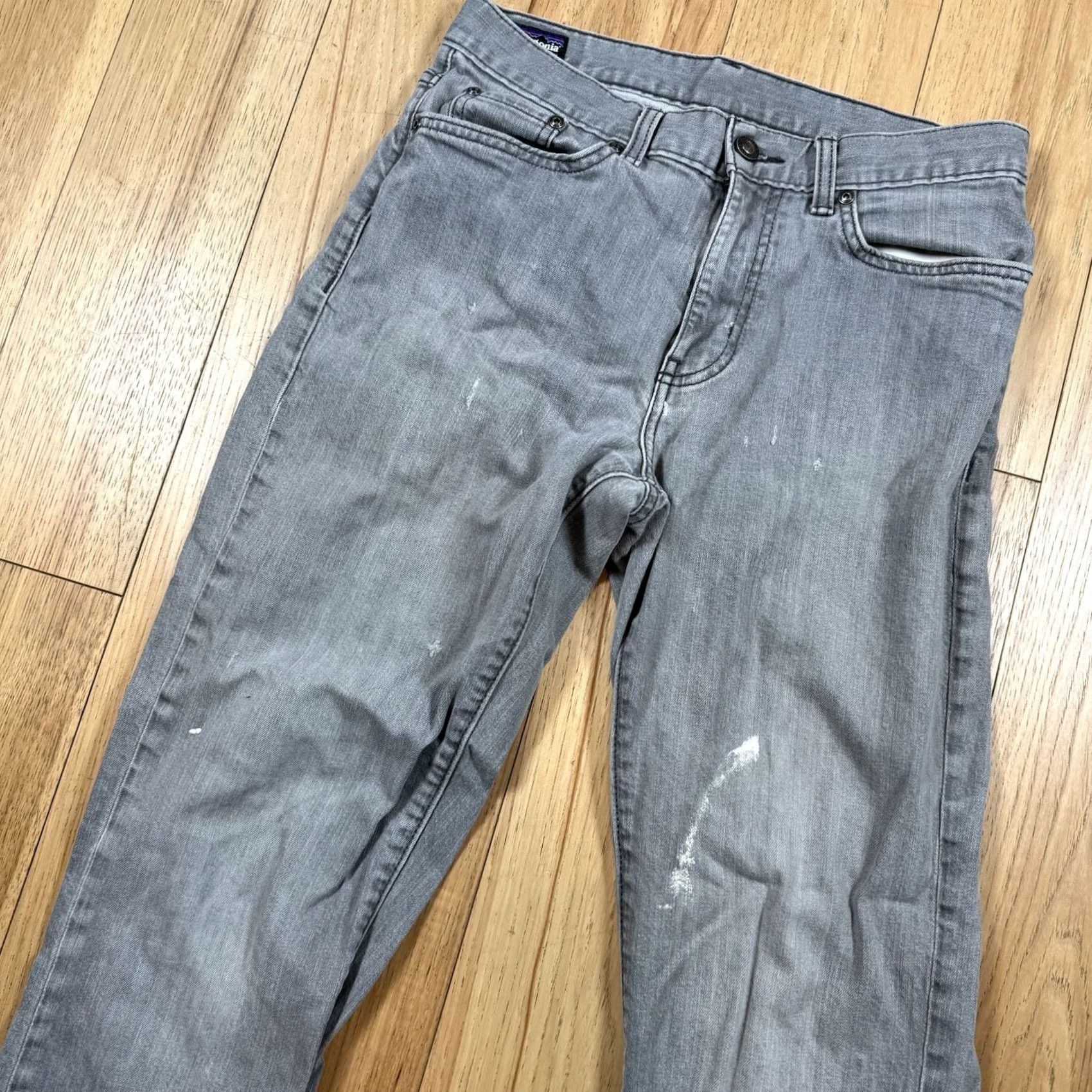 Patagonia VINTAGE Patagonia Jeans Grey Mens 30x30 Straight Distressed Inseam 30 Jeans Mens Straight Leg Distress Grey 30x30 Size US 30 / EU 46 - 2 Thumbnail