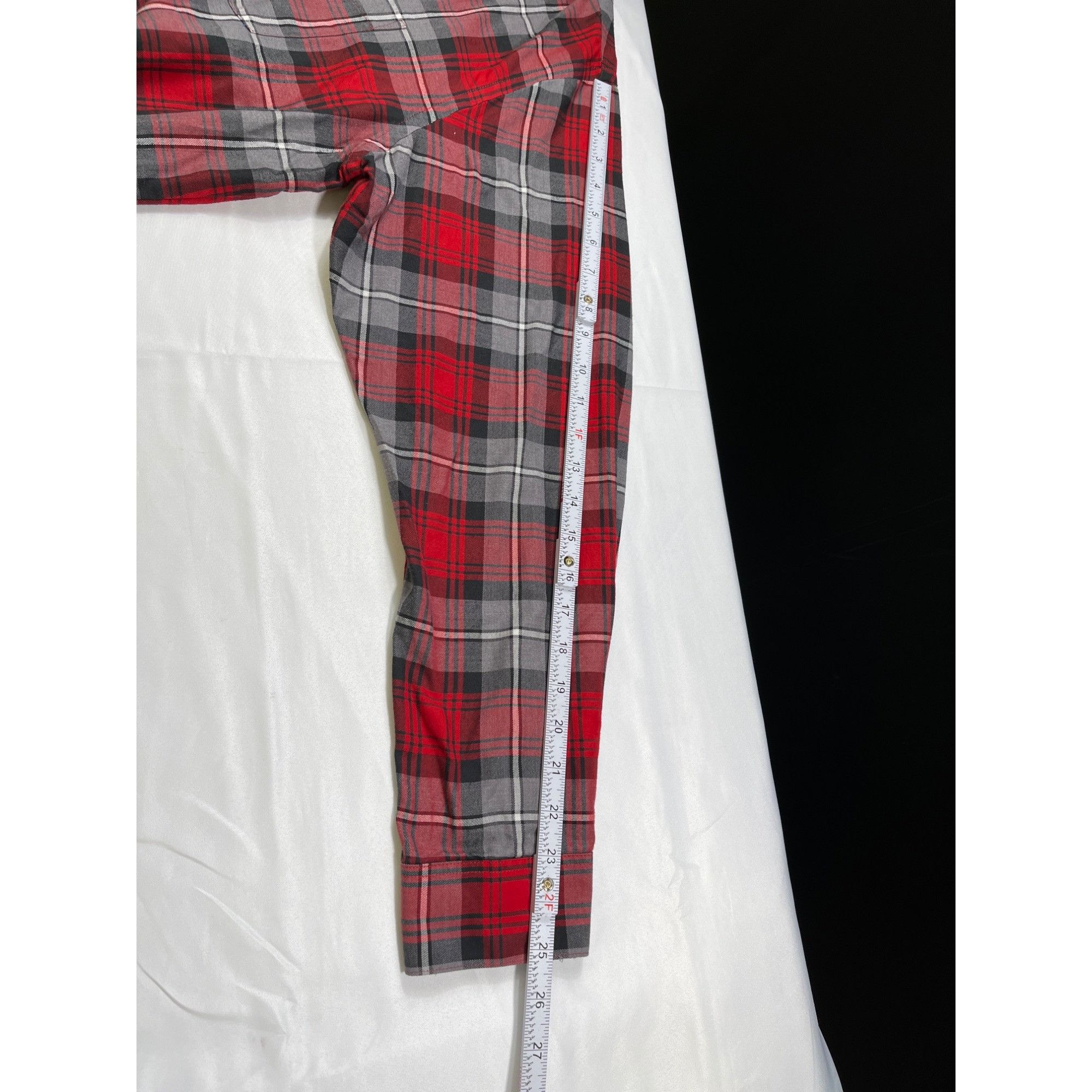 Van Heusen Van Heusen SKU 7620 Mens Red and Gray Plaid Button Down Shir Size US XL / EU 56 / 4 - 7 Thumbnail
