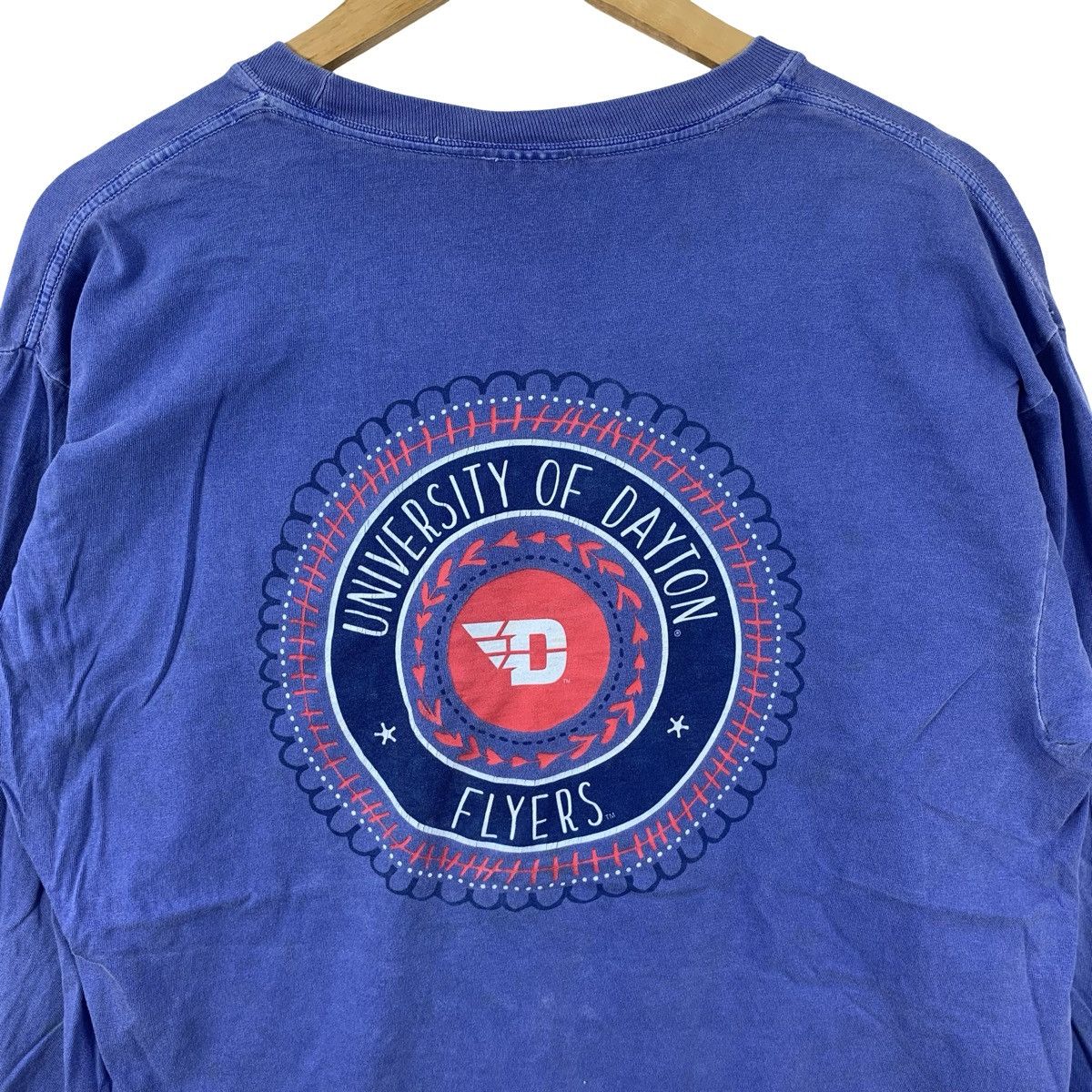 Vintage Vintage Y2K THE DAYTON FLYERS Basketball University Tee Size US L / EU 52-54 / 3 - 7 Thumbnail