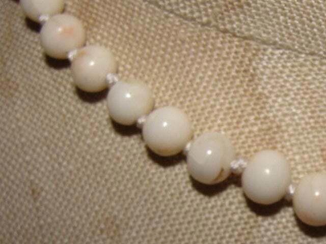 Designer Small Angel Skin Coral Bead Necklace Size ONE SIZE - 2 Thumbnail