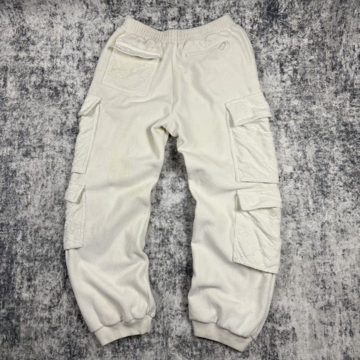 Louis Vuitton Louis Vuitton Monogram Flocked Logo ‘White’ Sweatpants Size US 32 / EU 48 - 5 Thumbnail