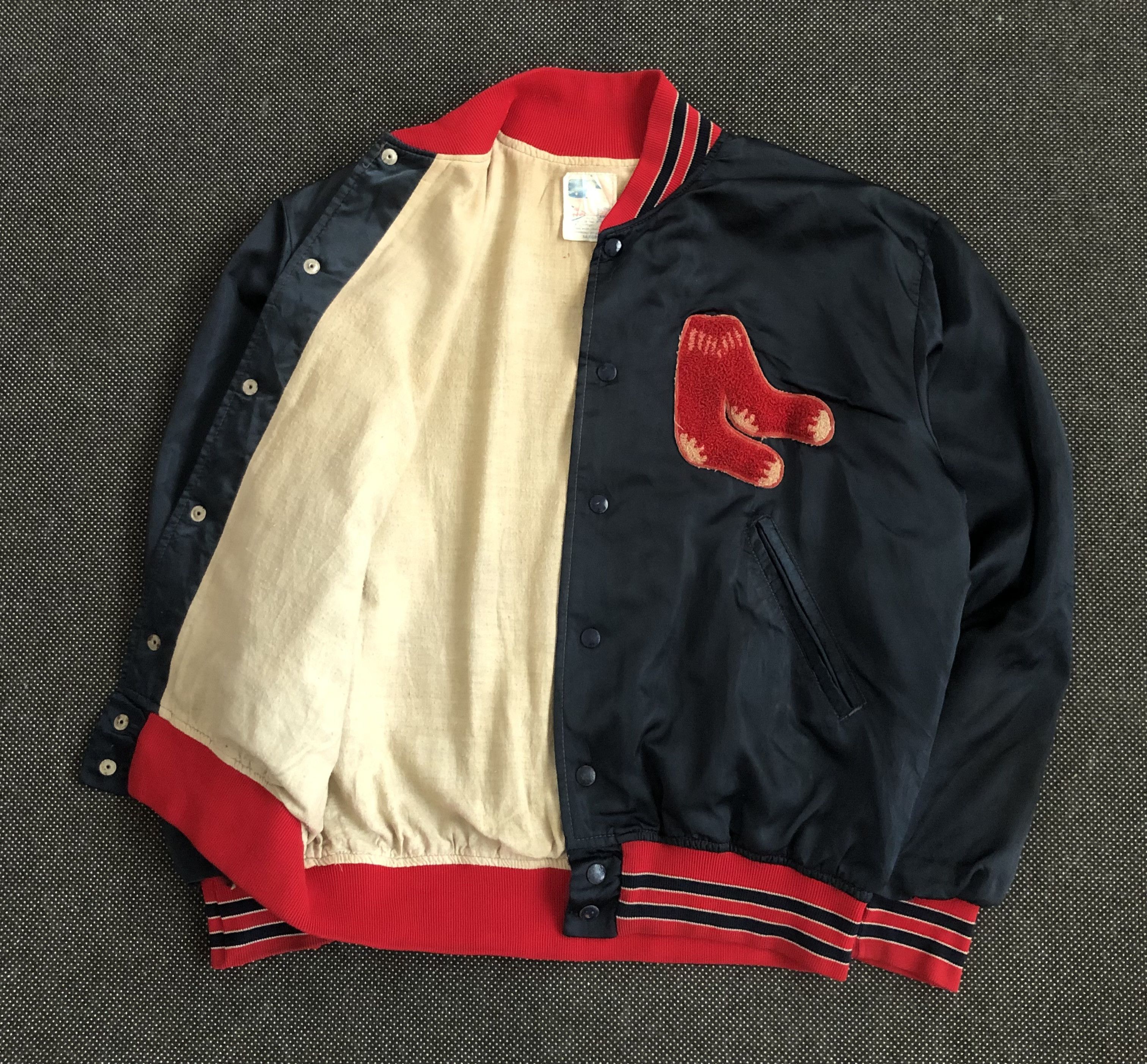 MLB RARE🔥VINTAGE 70’S BOSTON RED SOX DISTRESSED BAGGY VARSITY Size US L / EU 52-54 / 3 - 2 Thumbnail