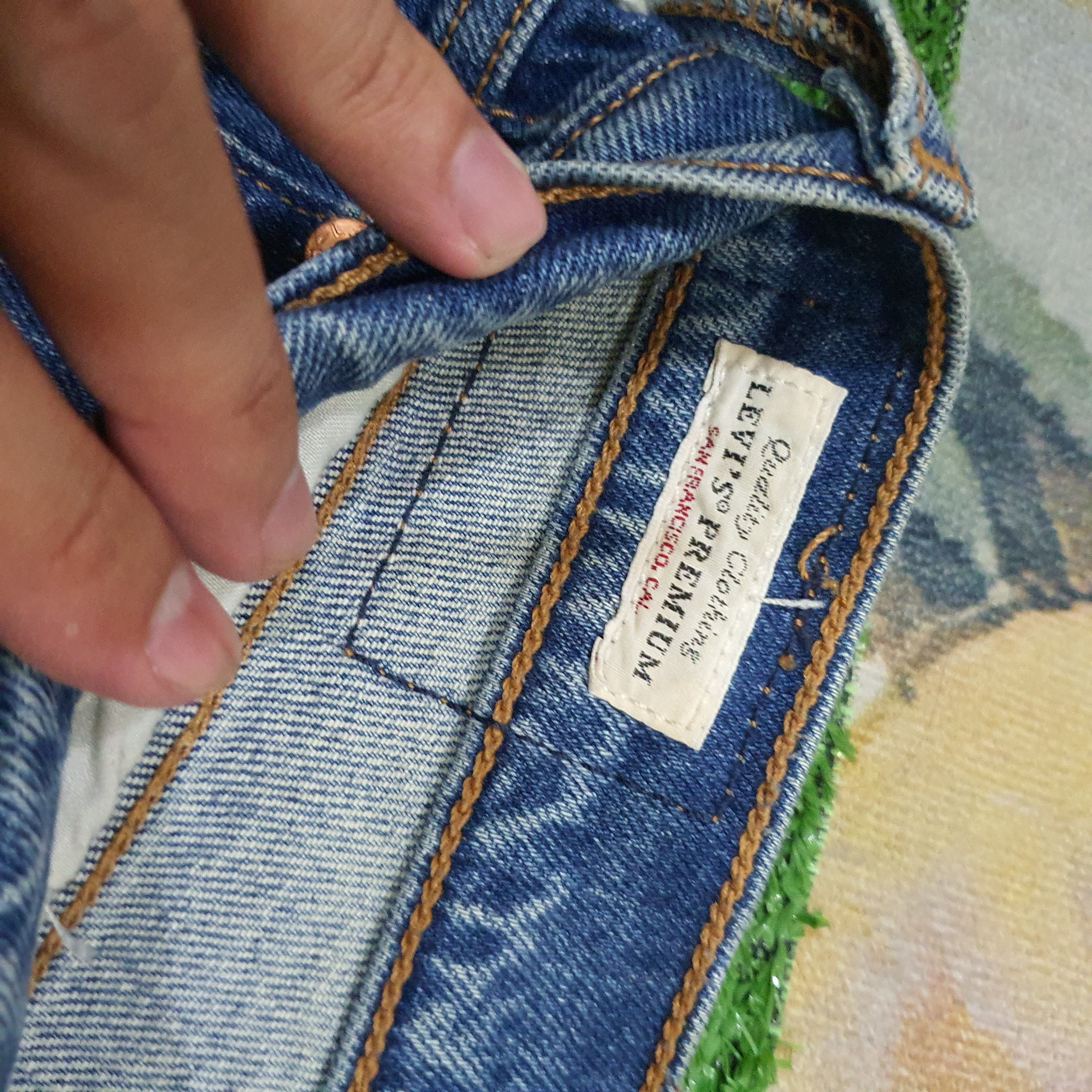 Jean Levi's 501 Original Fit jeans in a light blue wash Size 30" / US 8 / IT 44 - 10 Thumbnail
