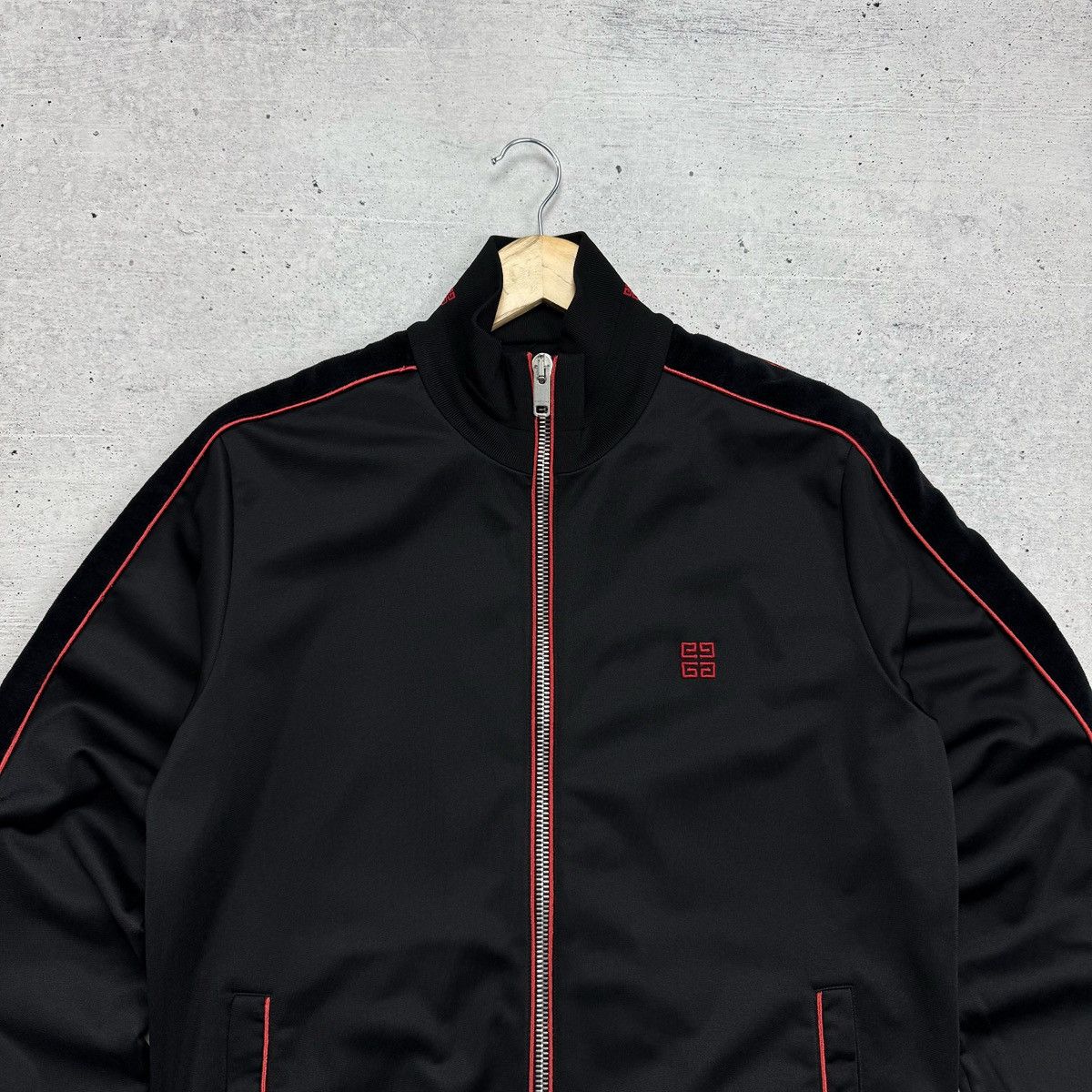 Givenchy Givenchy Tracksuit Logo Black Jacket Velvet Stripe Size L Size US L / EU 52-54 / 3 - 2 Thumbnail