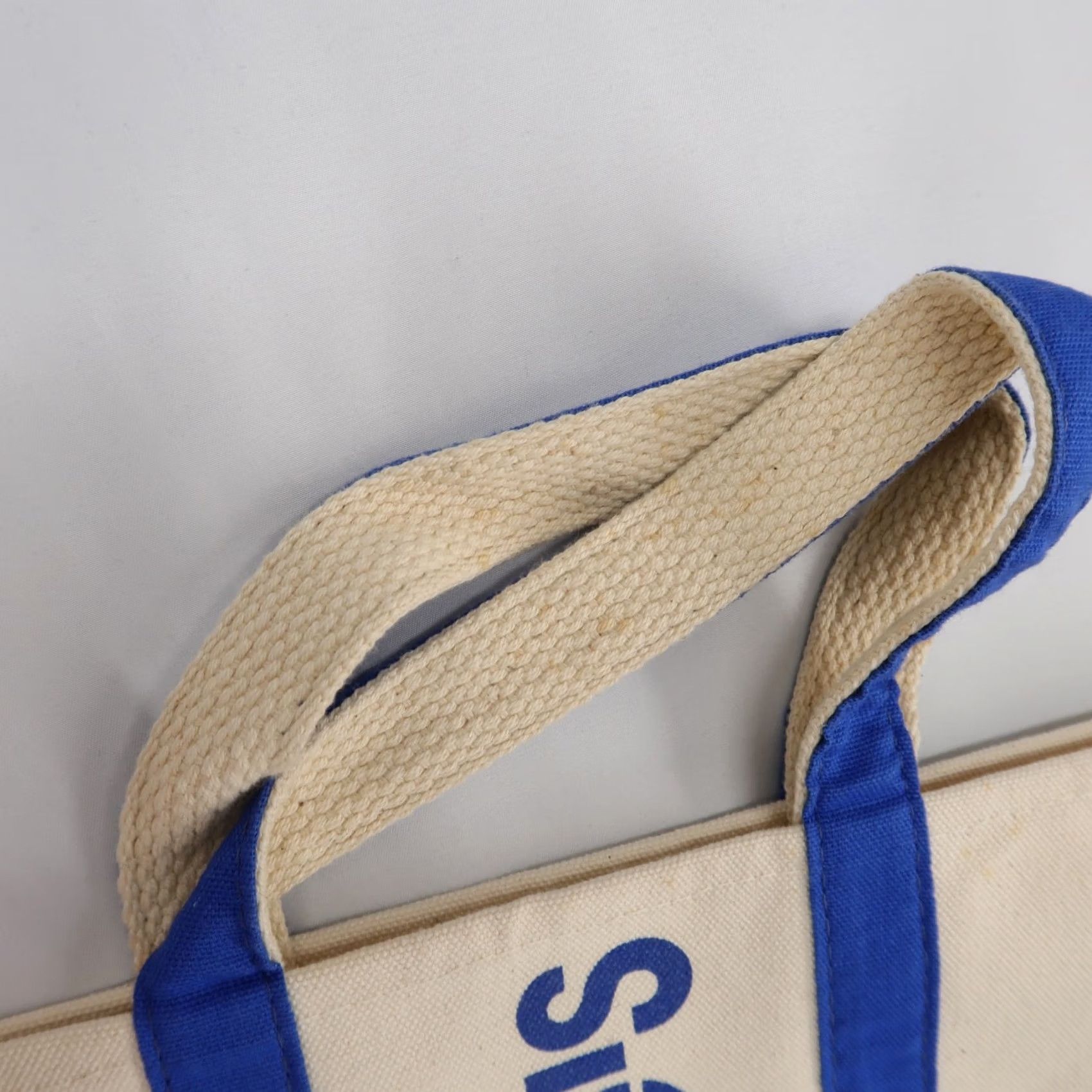 Bloomingdale's VINTAGE Bloomingdale's Bloomies Tote Bag Cream Logo Canvas Blue Tote Women Size ONE SIZE - 7 Thumbnail