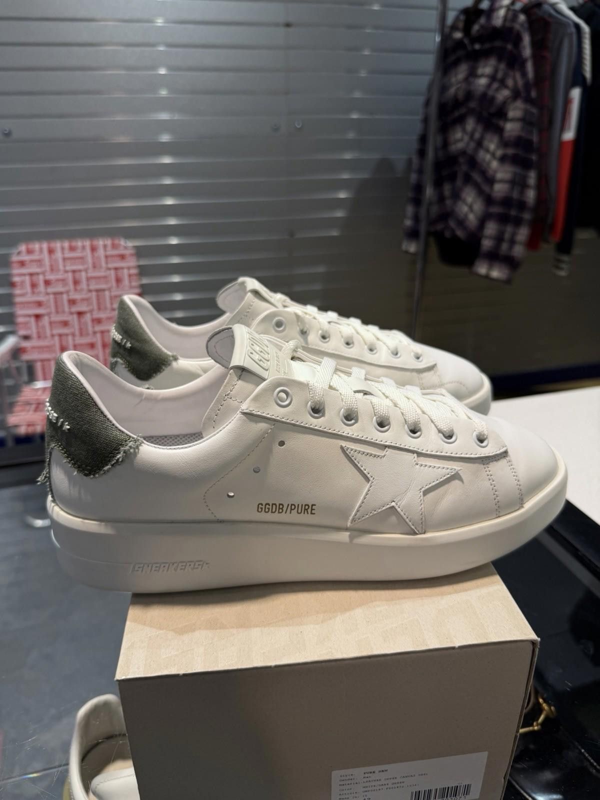 Golden Goose Golden Goose Sneakers Low Top White Green 42EU/9US Size US 9 / IT 39 - 2 Thumbnail
