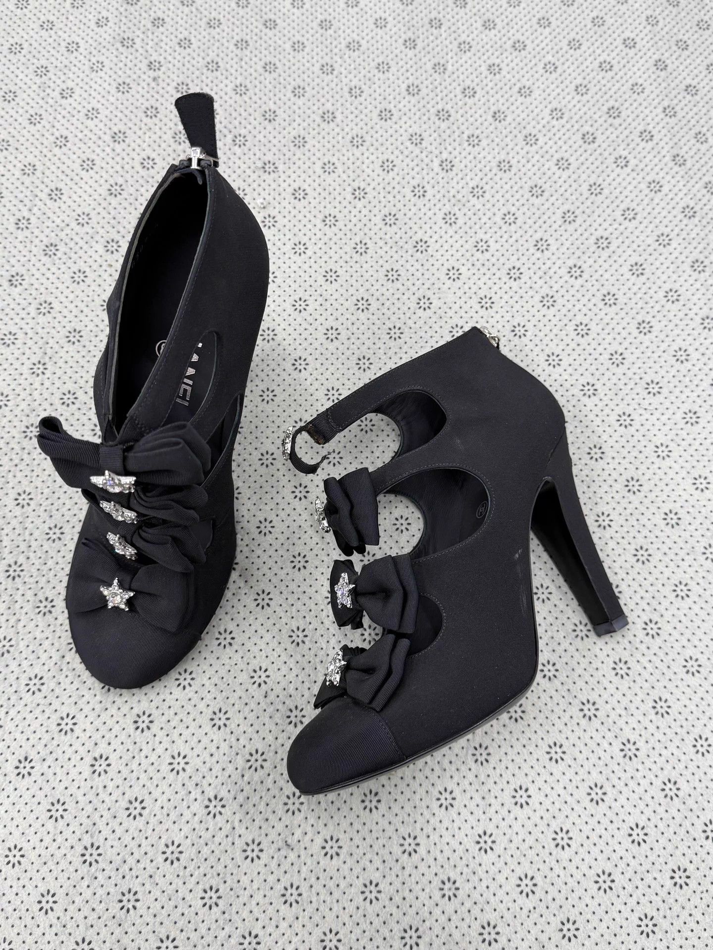 Chanel Chanel Black Bow Crystal Heels 38.5 Size US 7.5 / IT 37.5 - 3 Thumbnail