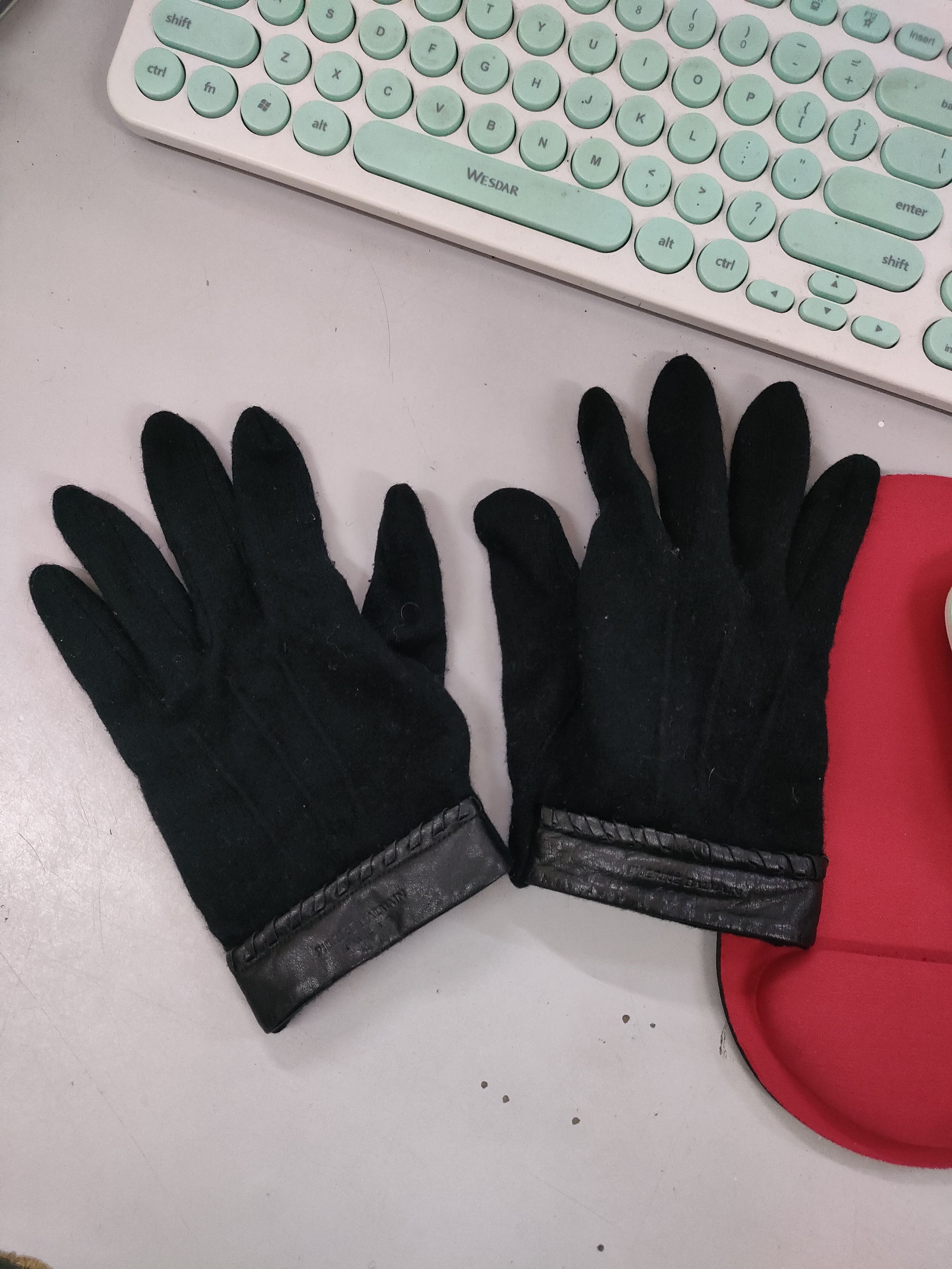 Pierre Balmain Pierre Balmain Paris Gloves Size ONE SIZE - 1 Thumbnail