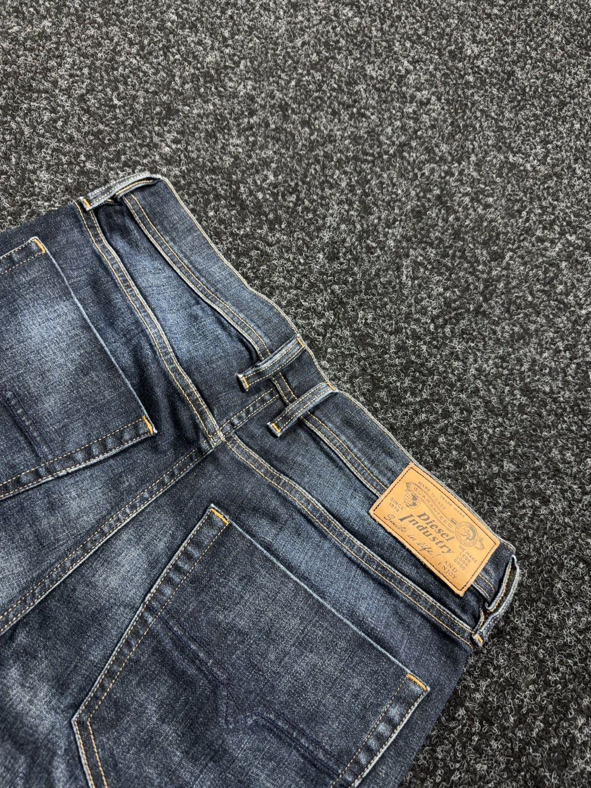 Diesel Luxury 00s Y2K Diesel Tepphar Slim Carrot Faded Wash Jeans Size US 32 / EU 48 - 18 Thumbnail