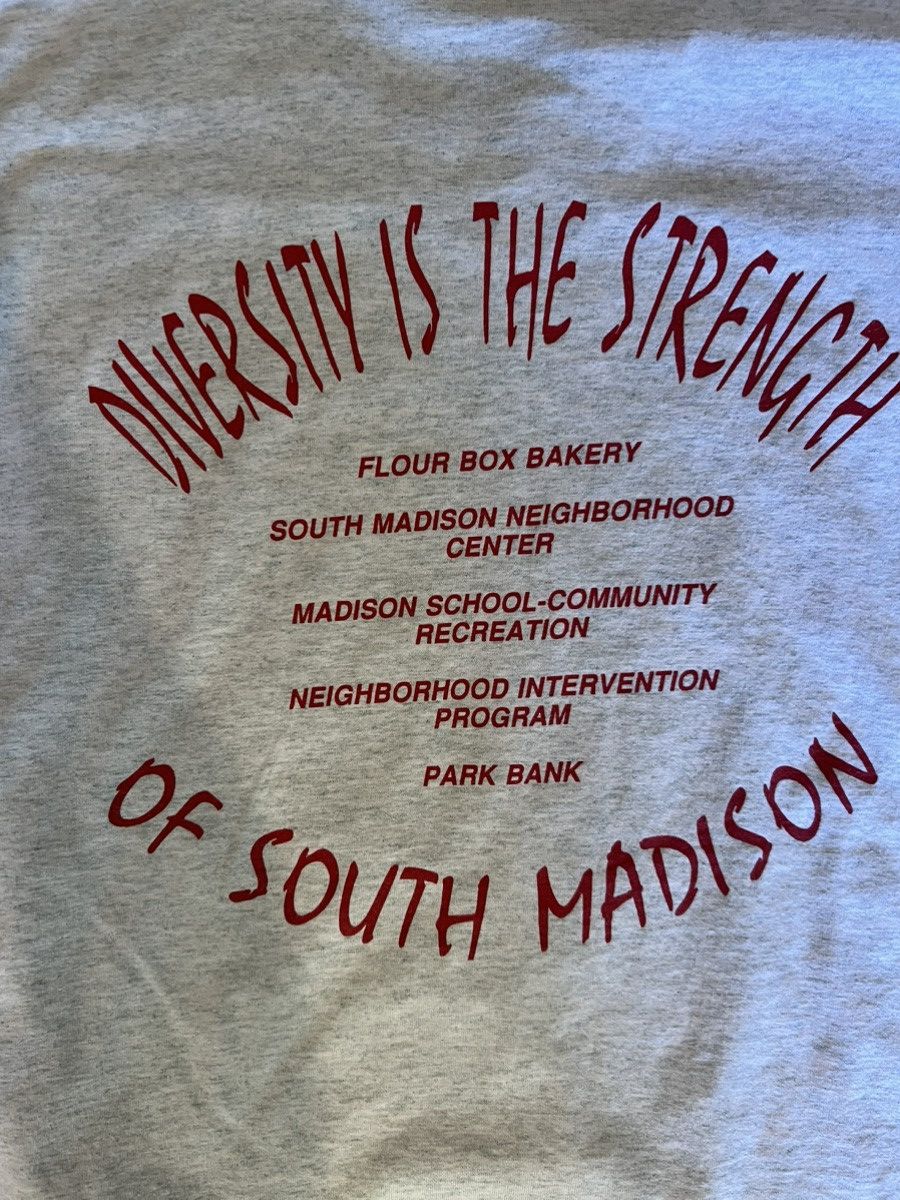 Fruit Of The Loom 1993 SMNC Basketball vintage shirt Size US XL / EU 56 / 4 - 7 Thumbnail