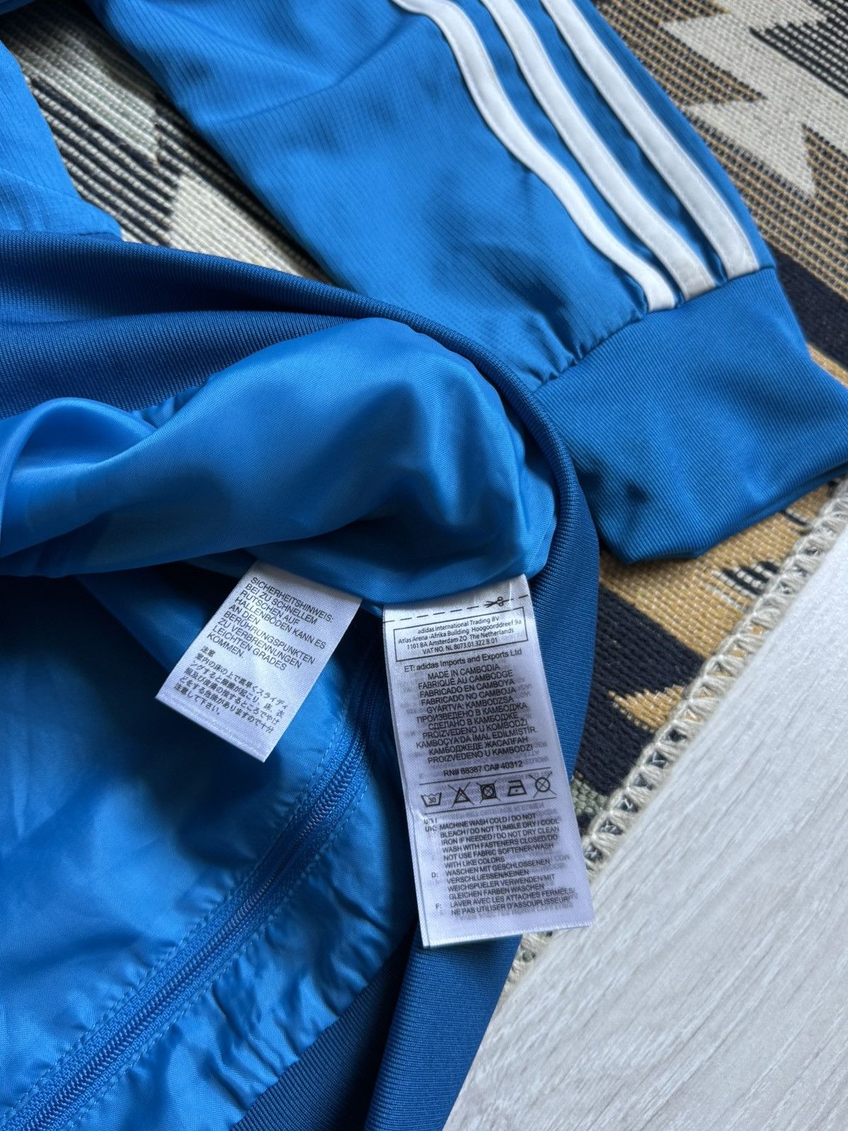 Adidas Adidas Real Madrid 2018/19 Nylon Jacket Size US S / EU 44-46 / 1 - 11 Thumbnail