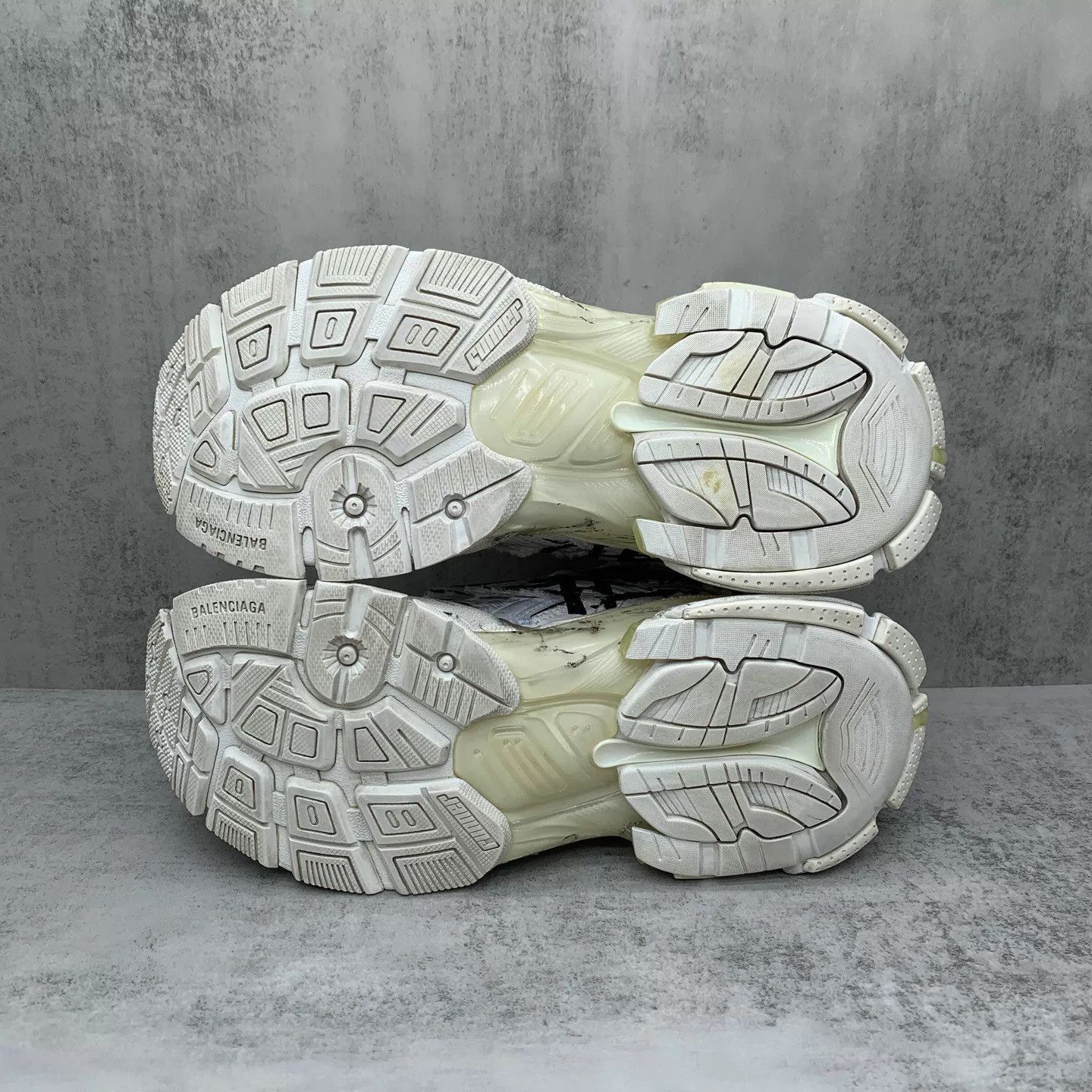 Balenciaga Balenciaga Runner White Graffiti 37 (98 New) Size US 6.5 / IT 36.5 - 7 Thumbnail