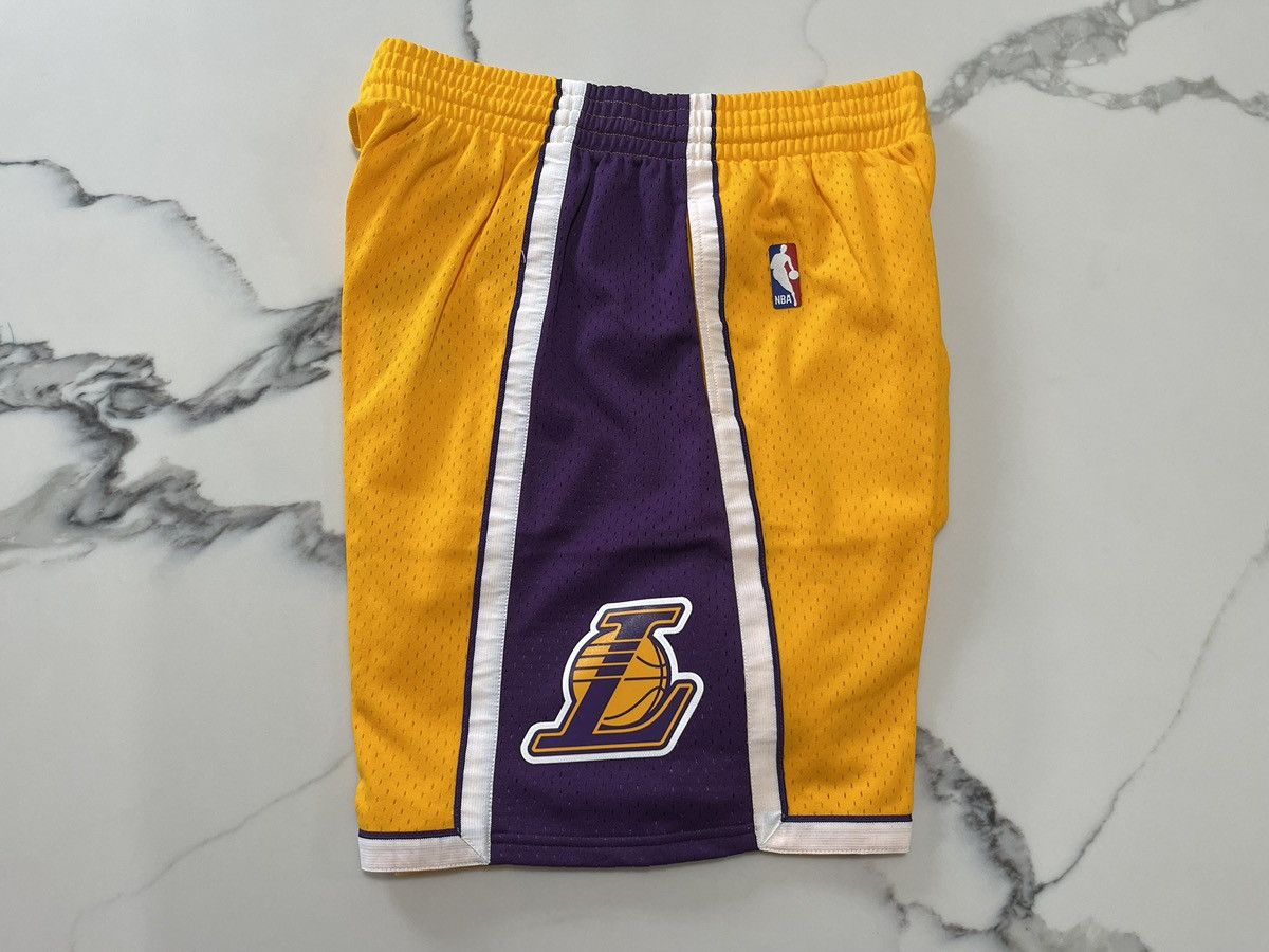 Mitchell & Ness Mitchell & Ness NBA Shorts Los Angeles Lakers 2009 Sz Large Size US 36 / EU 52 - 4 Thumbnail