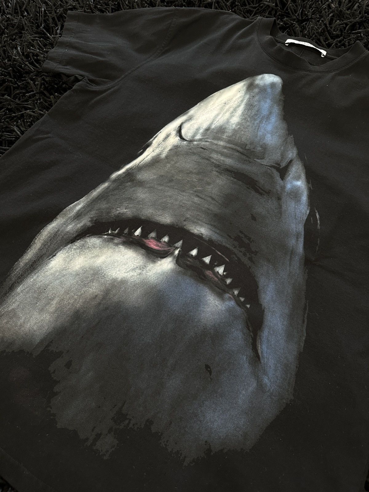 Givenchy Givenchy Shark T-Shirt Size US S / EU 44-46 / 1 - 2 Thumbnail