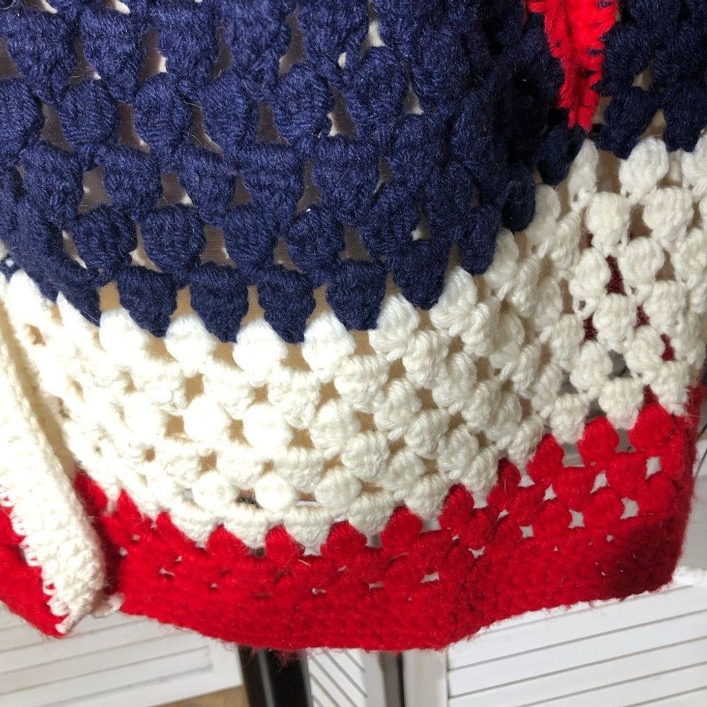 Vintage 90s grandma' crocheted poncho wrap cape wool red white XL Size L / US 10 / IT 46 - 9 Thumbnail