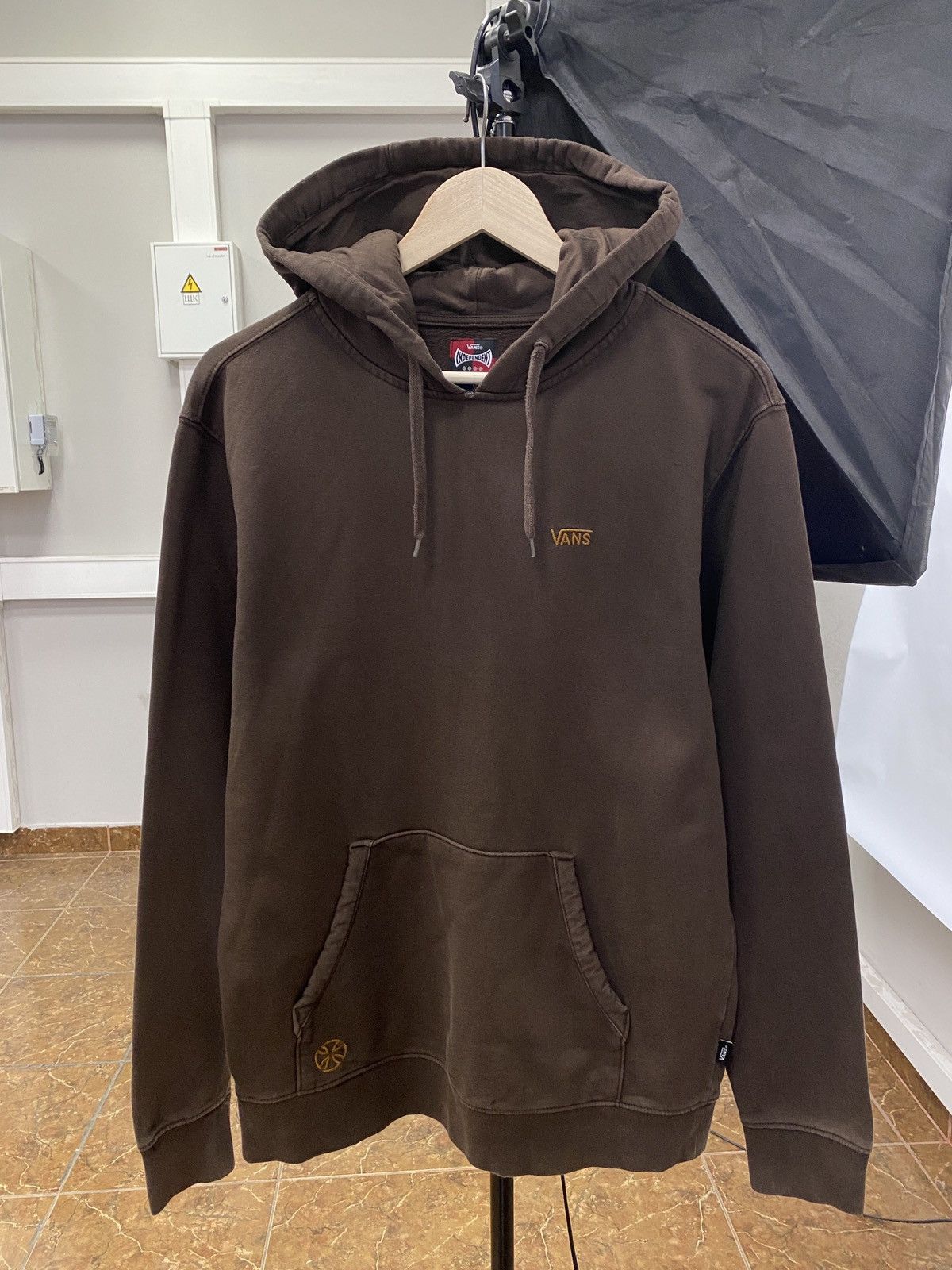 Independent Truck Co. × Vans 🇺🇸 Vintage Independent Vans Brown Big Logo Hoodie Y2K Rare Size US S / EU 44-46 / 1 - 2 Thumbnail