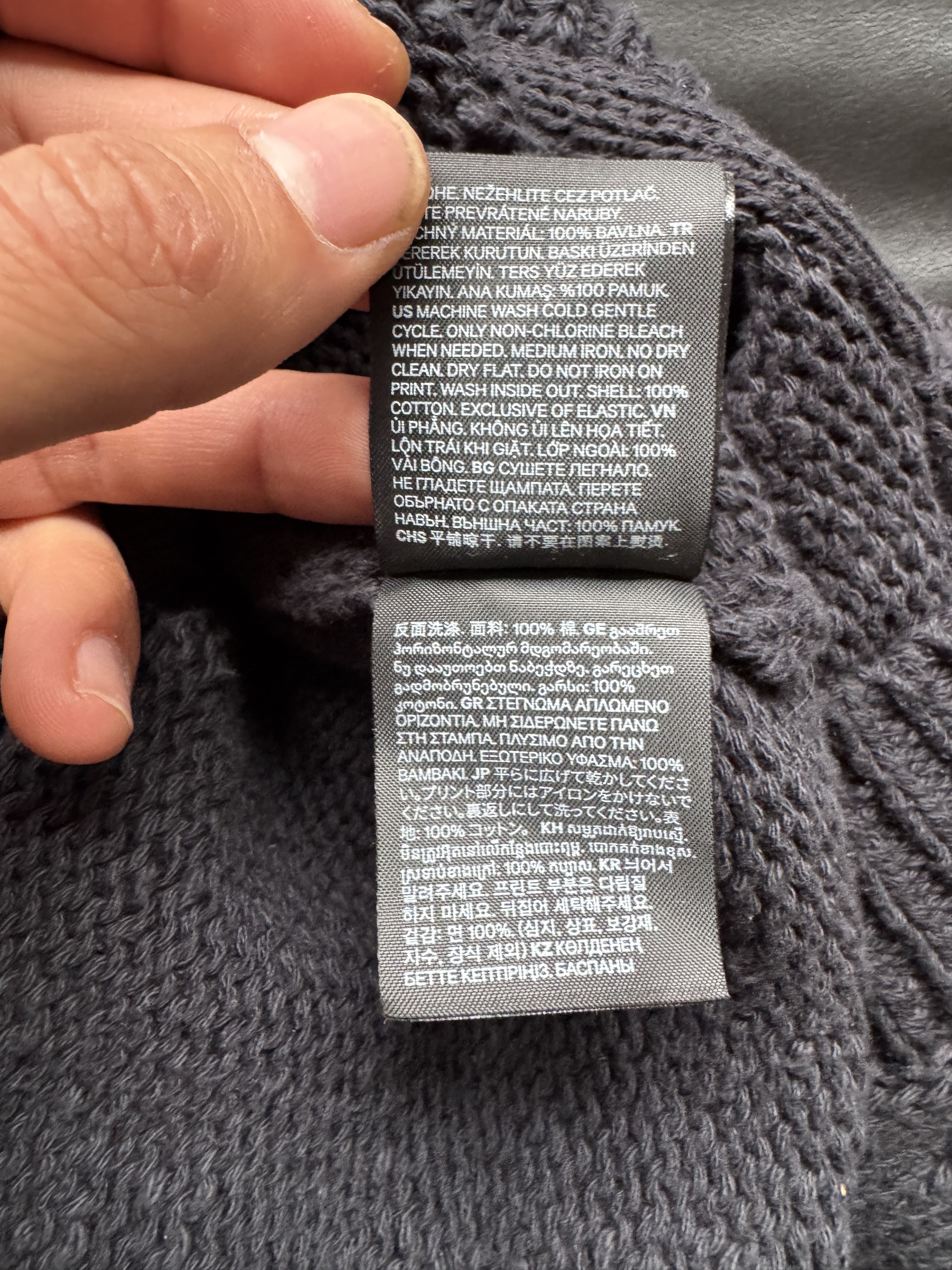 H&M × Jean-Michel Basquiat × Who Decides War V-Neck Graphic Knit Sweater Size US M / EU 48-50 / 2 - 15 Thumbnail