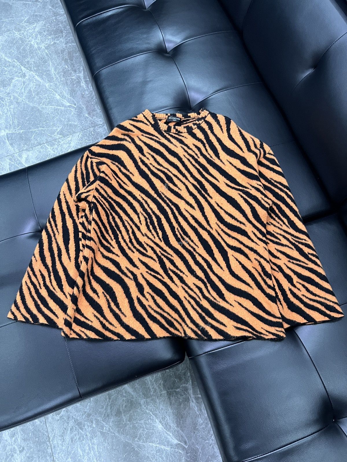Balenciaga Balenciaga by Demna SS22 Year of the Tiger Tiger Print Cashm Size US S / EU 44-46 / 1 - 1 Thumbnail