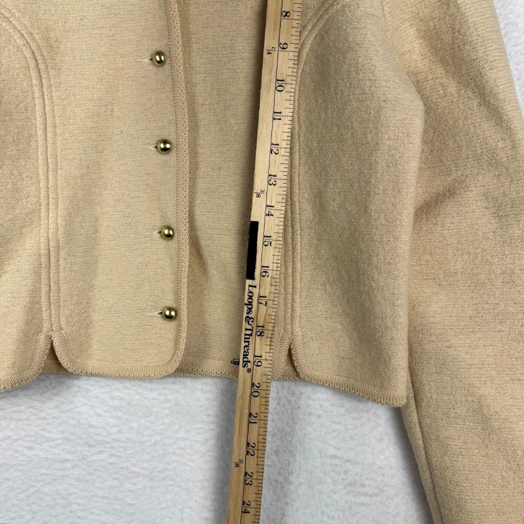 Vintage VINTAGE Geiger Tyrol Coat Blazer Wool 100% Beige Gold Button Austria 1980s Size M / US 6-8 / IT 42-44 - 4 Thumbnail