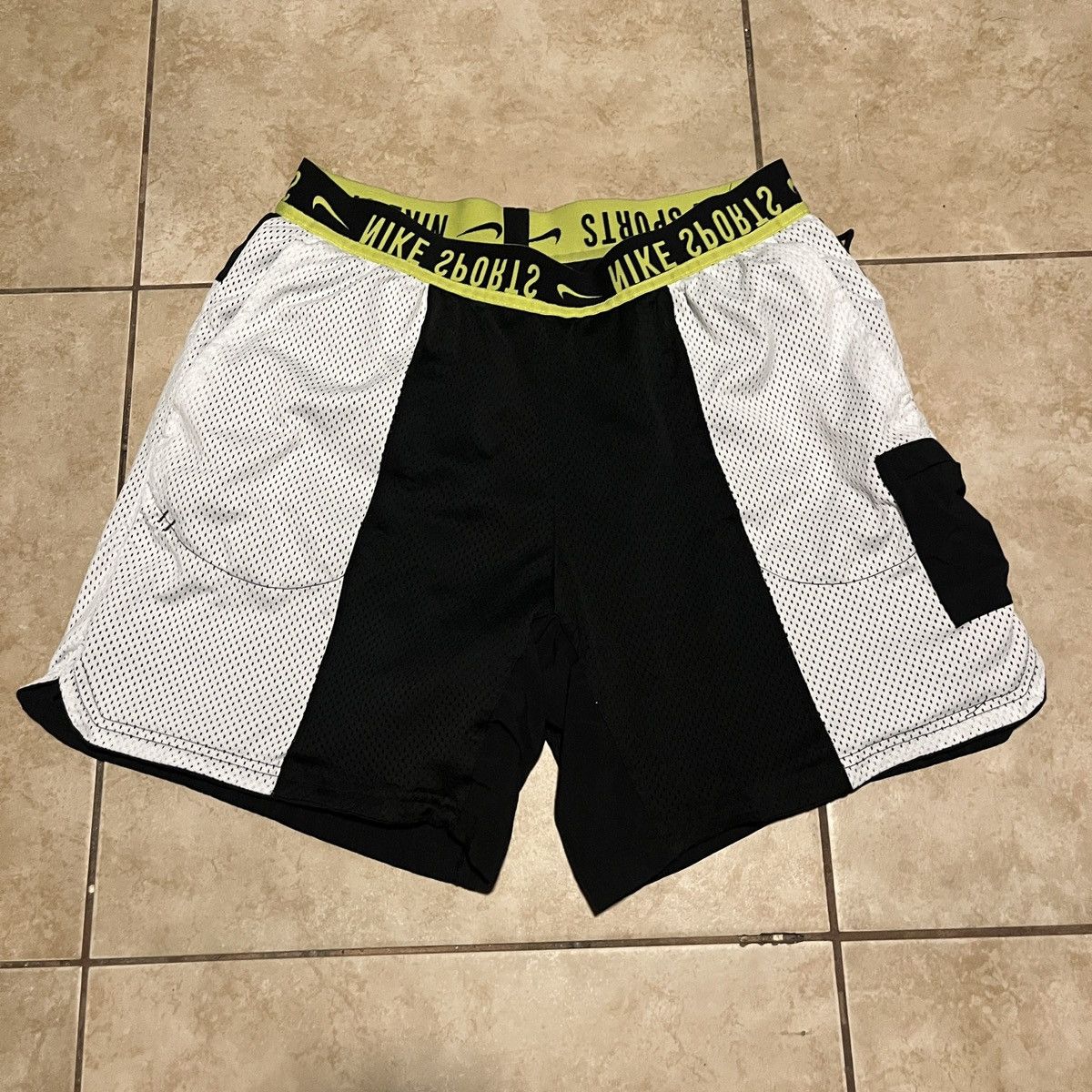Nike × Vintage Nike Reversible Basketball Shorts Size US 32 / EU 48 - 1 Thumbnail