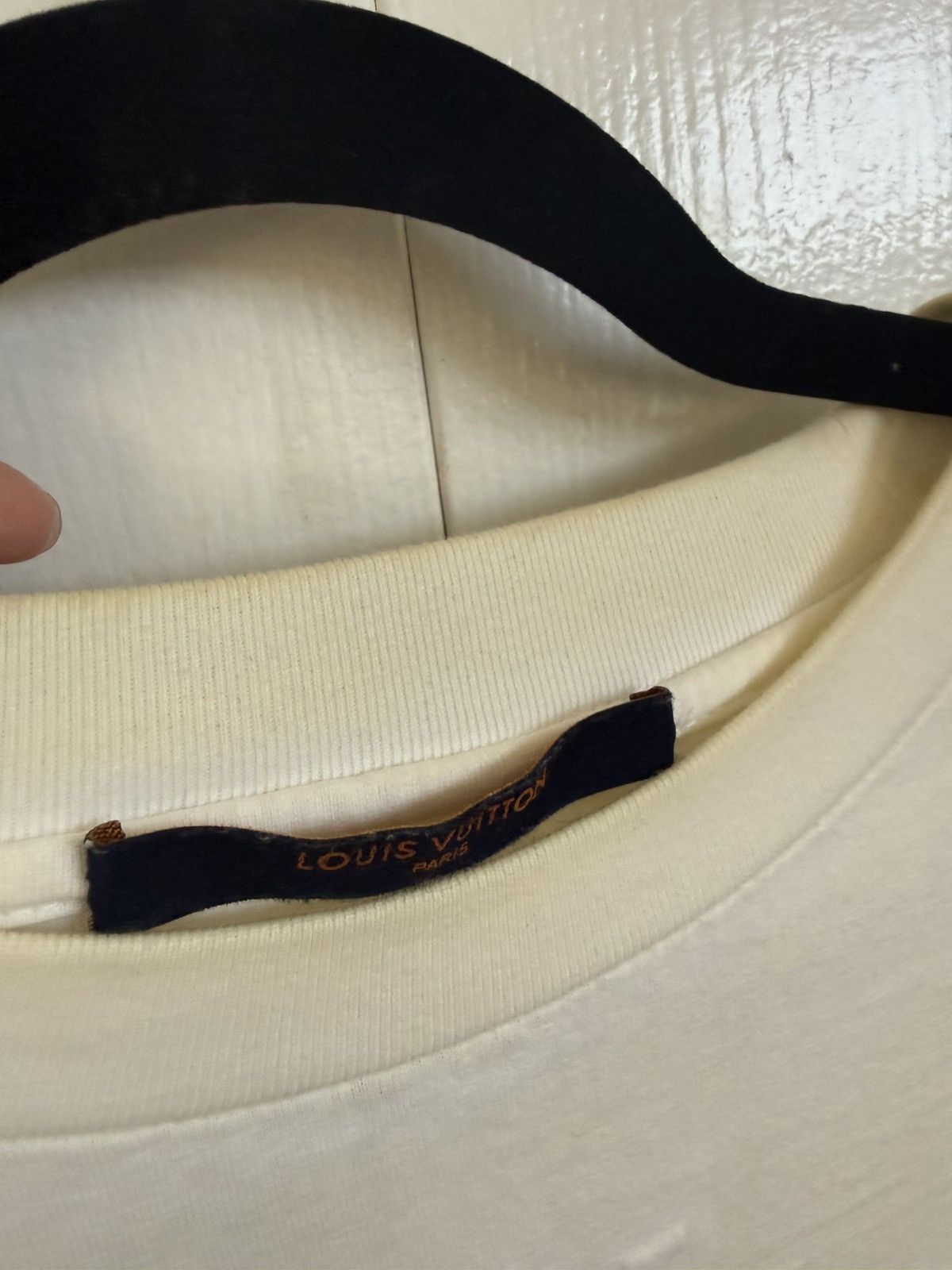 Louis Vuitton Louis Vuitton Embossed T Shirt Size US XL / EU 56 / 4 - 5 Thumbnail