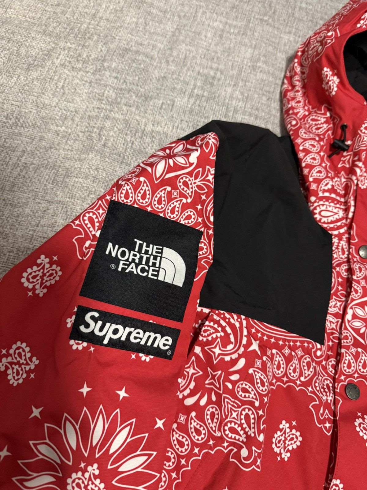 Supreme × The North Face Supreme tnf the north face bandana Paisley mountain Jacket Size US L / EU 52-54 / 3 - 2 Thumbnail