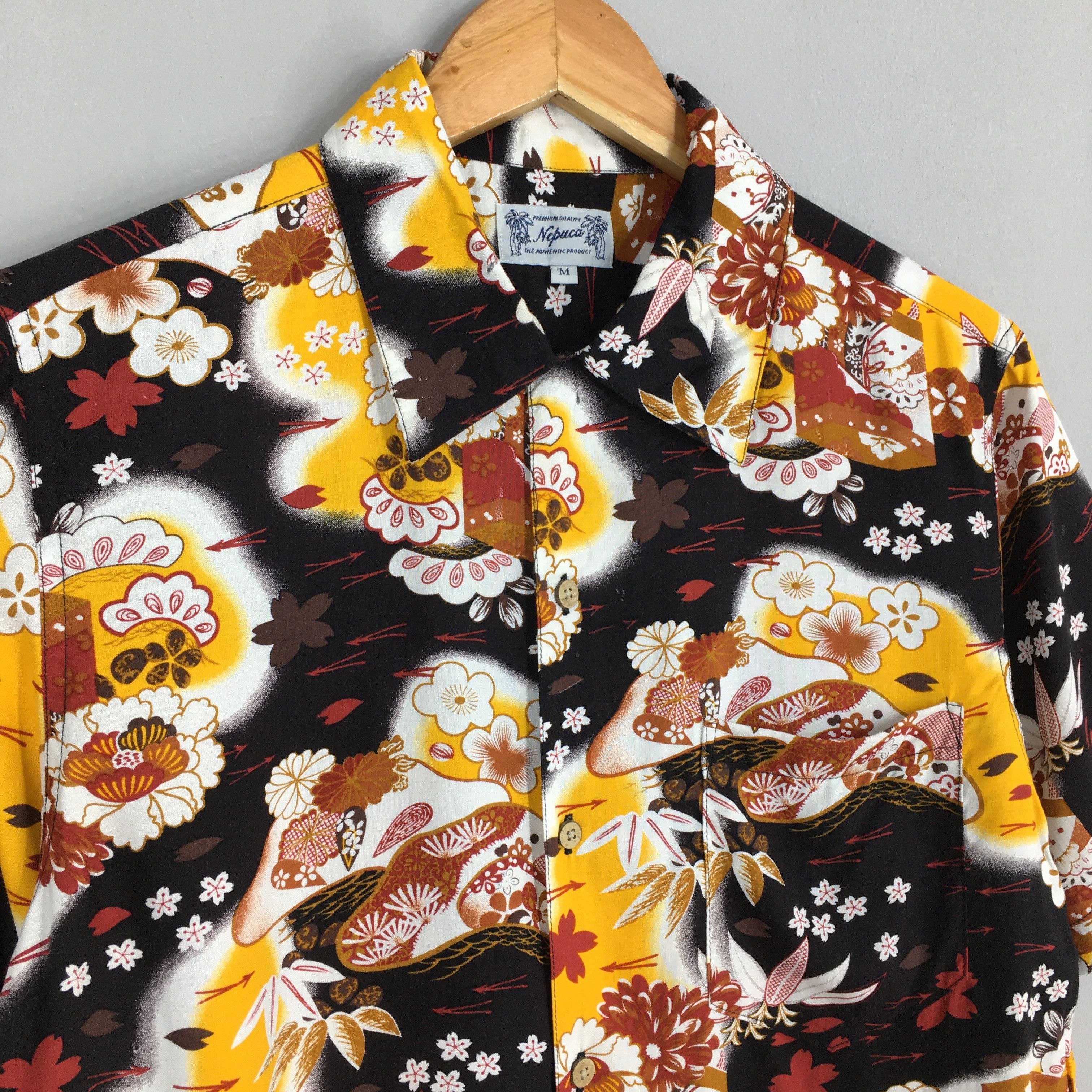 Life's a Beach Vintage Nepuca Aloha Wear Rayon Floral Shirt Medium Size US M / EU 48-50 / 2 - 3 Thumbnail