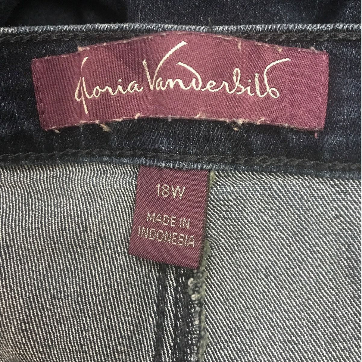 Gloria Vanderbilt Gloria Vanderbilt Amanda Black Denim High-Rise Jean 18W Size 40" / US 18 - 3 Thumbnail