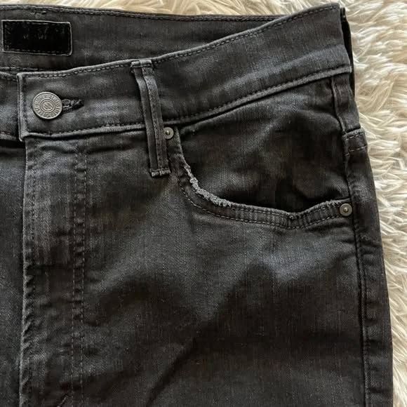 MOTHER MOTHER Mid-Rise Crop Step Fray Jeans. Size 31 Size 31" - 9 Thumbnail