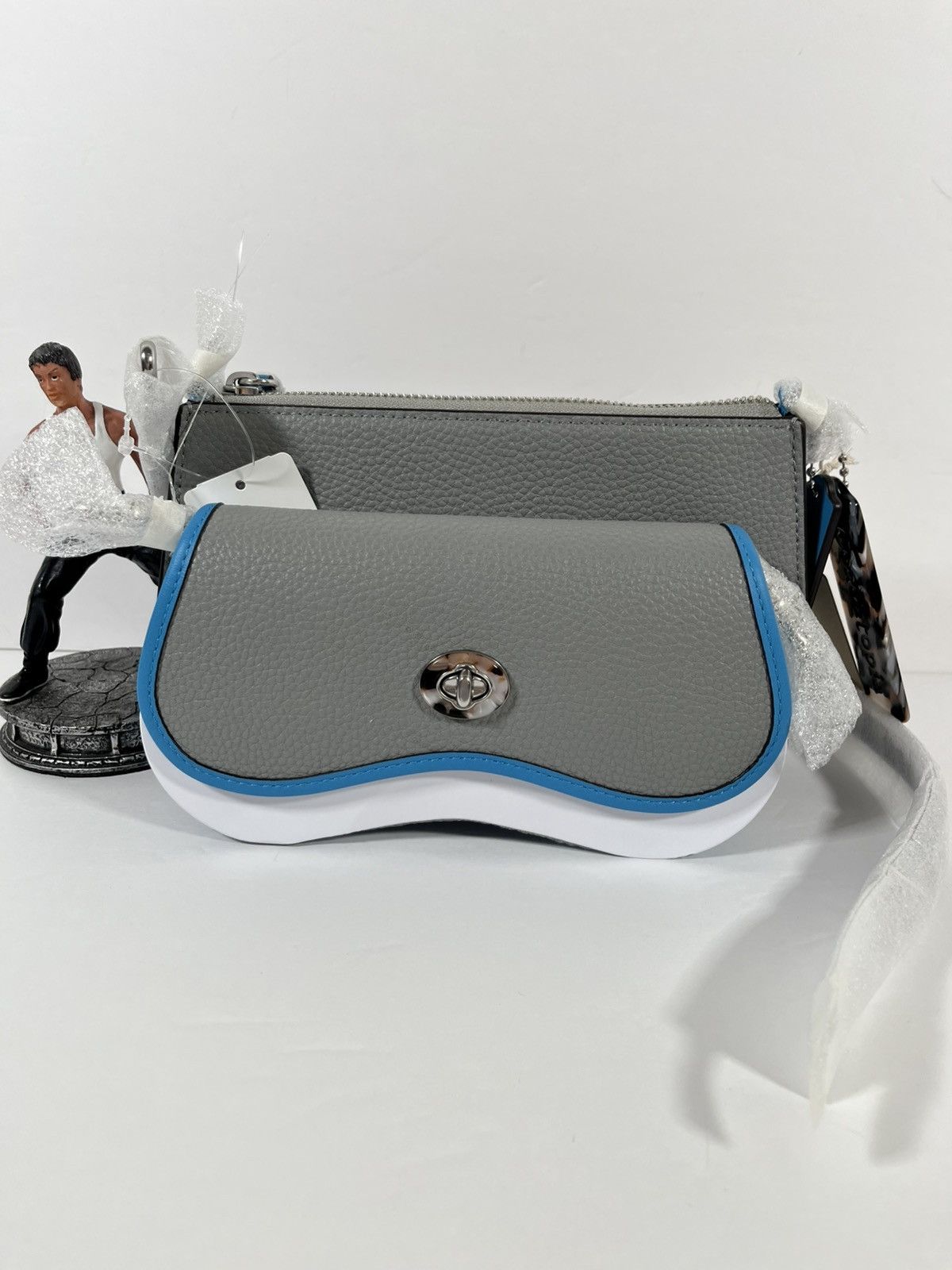ショルダーバッグ・ポシェット Coachtopia Wavy Double Pouch Bag CT381 Wavy Double Pouch Bag In Coachtopia Leather | Coachtopia ™