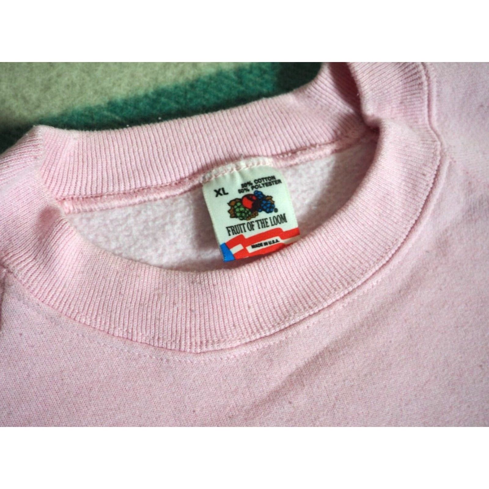 Fruit Of The Loom VINTAGE Fruit of the Loom Sweatshirt Unisex Adults 80s Pink USA Crew Neck Long Sleeve Pullover 26" Length 22" Pit to Pit L Size US L / EU 52-54 / 3 - 4 Thumbnail