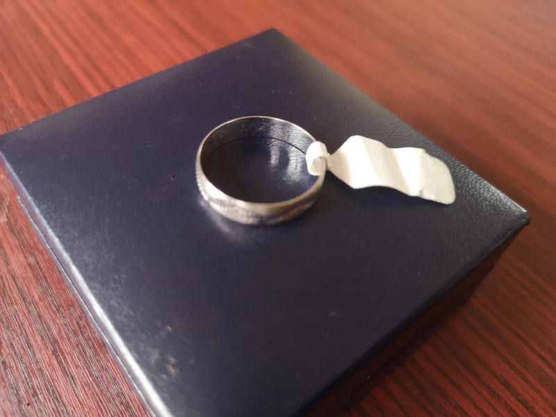 Designer 9ct White Gold Diamond Cut Satin Ring size m Size ONE SIZE - 2 Thumbnail