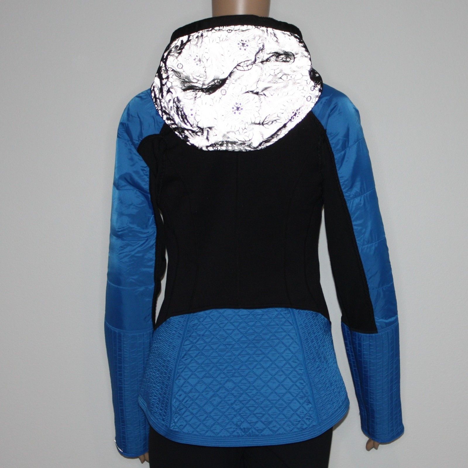 Lululemon Bundle Up Jacket in Black & Beaming Blue in size 8 NWOT Size M / US 6-8 / IT 42-44 - 17 Thumbnail