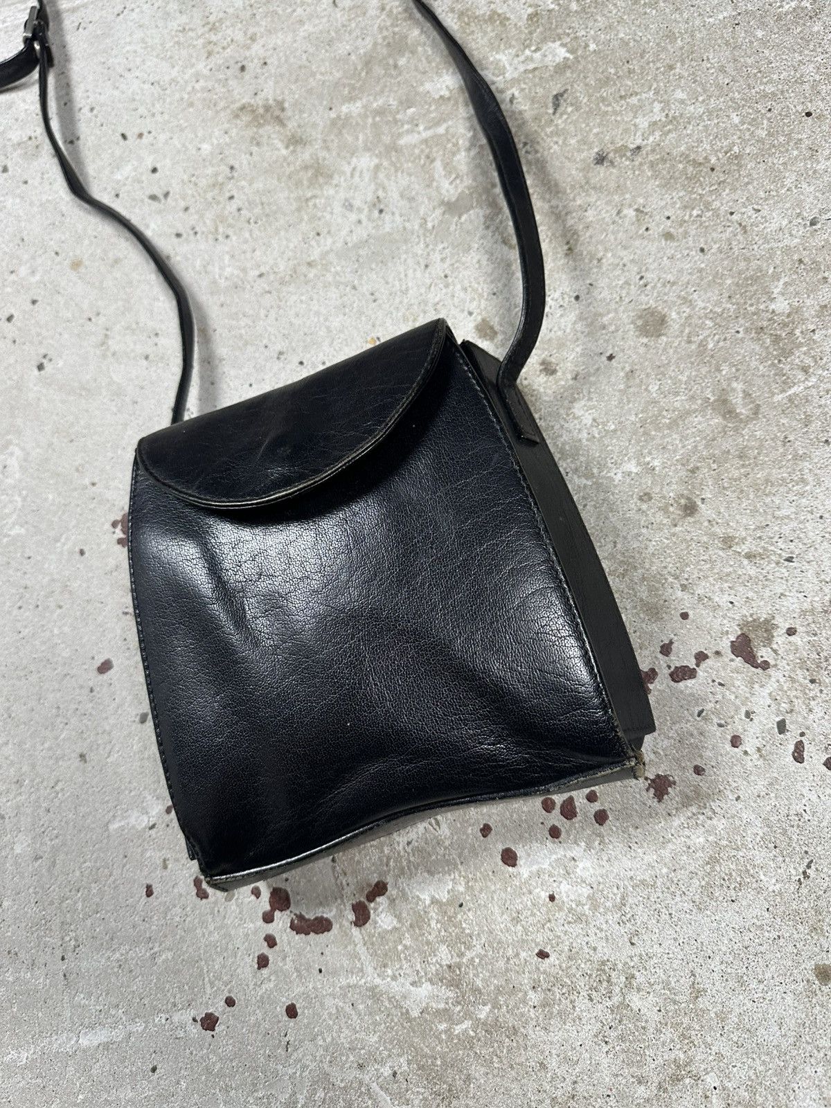 Japanese Brand Vintage Y2K Black Genuine Leather Messenger Crossbody Bag Size ONE SIZE - 4 Thumbnail