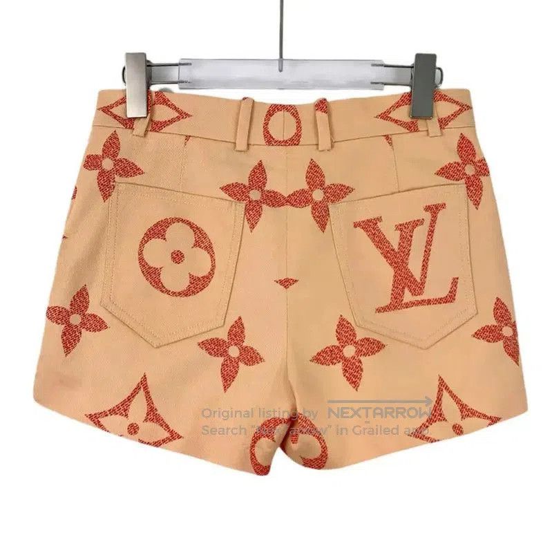Louis Vuitton Louis Vuitton Khaki Women's Shorts . Size 22" - 2 Thumbnail
