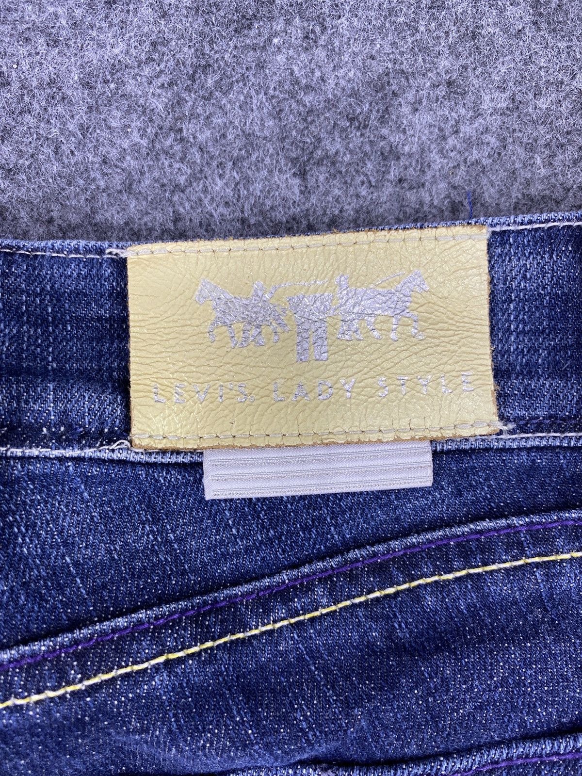 Jean × Levi's × Vintage Vintage Levis Blue Wash Flare Jeans - J1065 Size 25" / US 0 / IT 36 - 13 Thumbnail