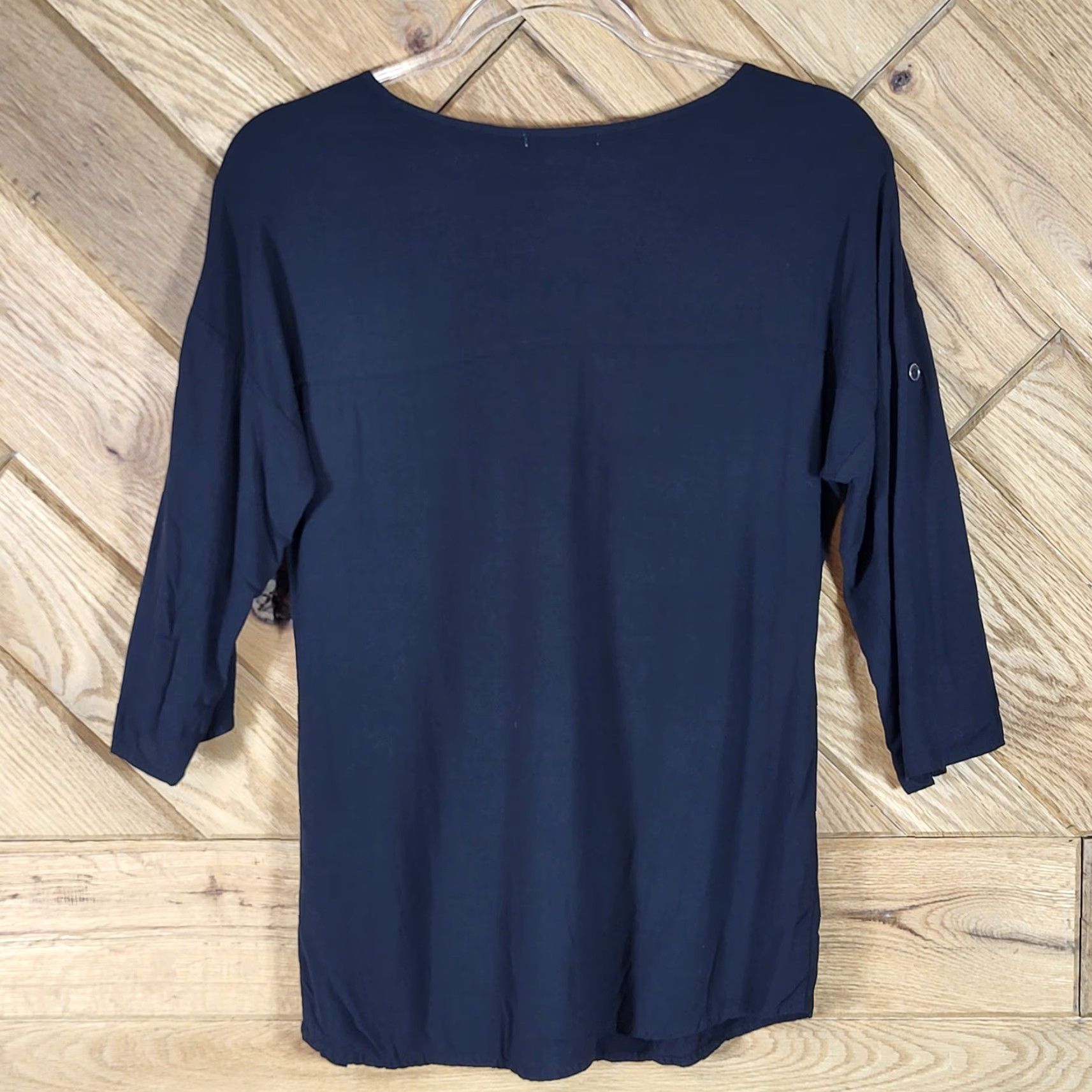 Vintage Maurices Button Front Top Women M Roll Tab Sleeve Pocket Black Rayon Blouse Everyday, Work, Office Wear Mens Women Girls Size M / US 6-8 / IT 42-44 - 4 Thumbnail