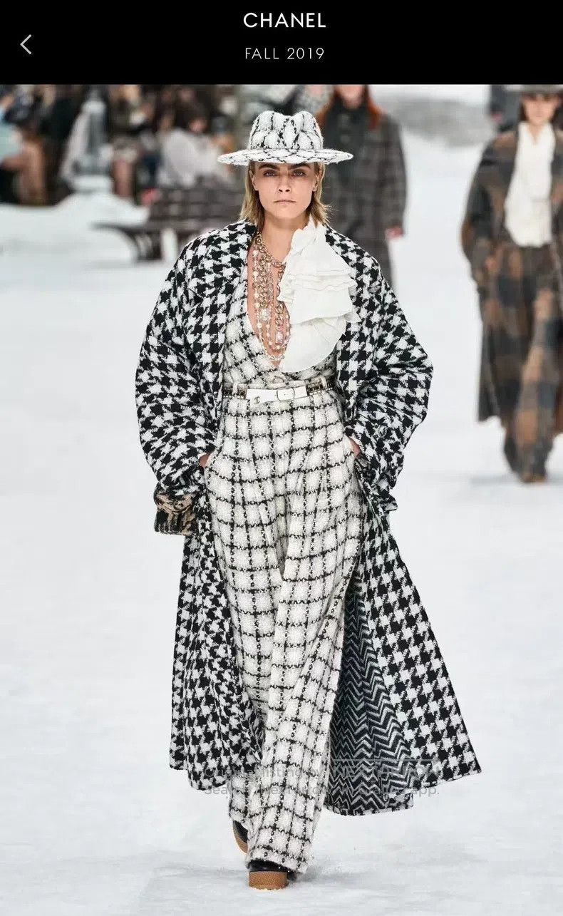 Chanel Chanel Snow Series White Plied Jacket Size XS / US 0-2 / IT 36-38 - 2 Thumbnail